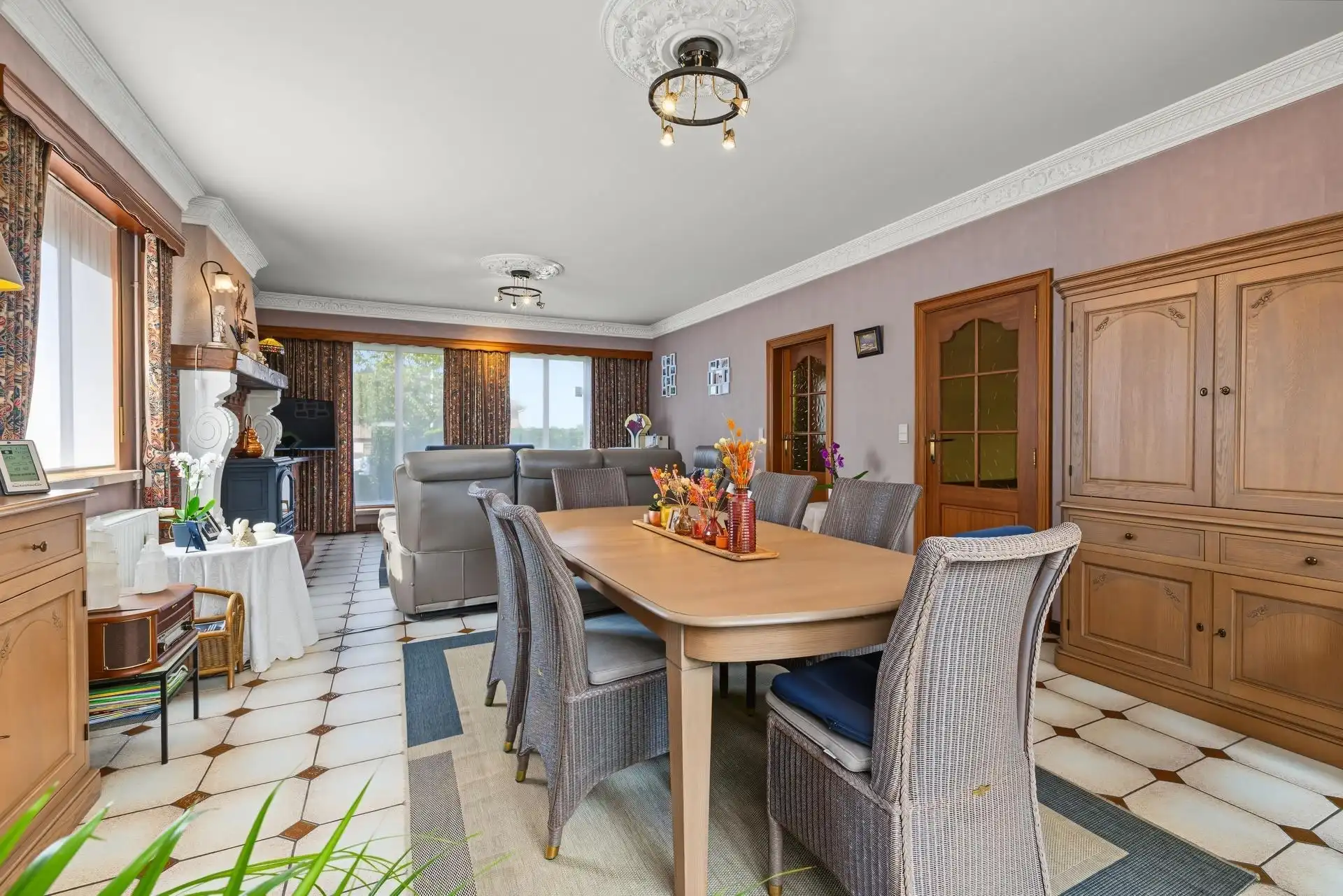 Ruim opgezette, landelijke woning mooie tuin op een perceel van ca. 3.028m² foto 6