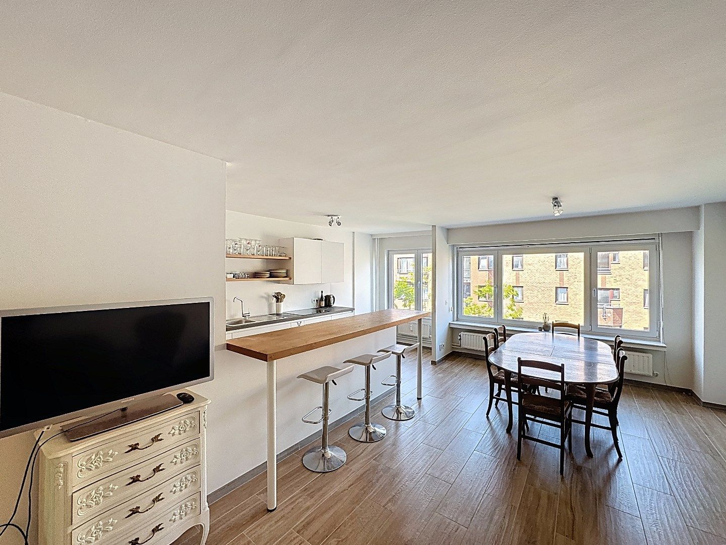 Instapklaar appartement met terras in hartje Leuven foto {{pictureIndex}}