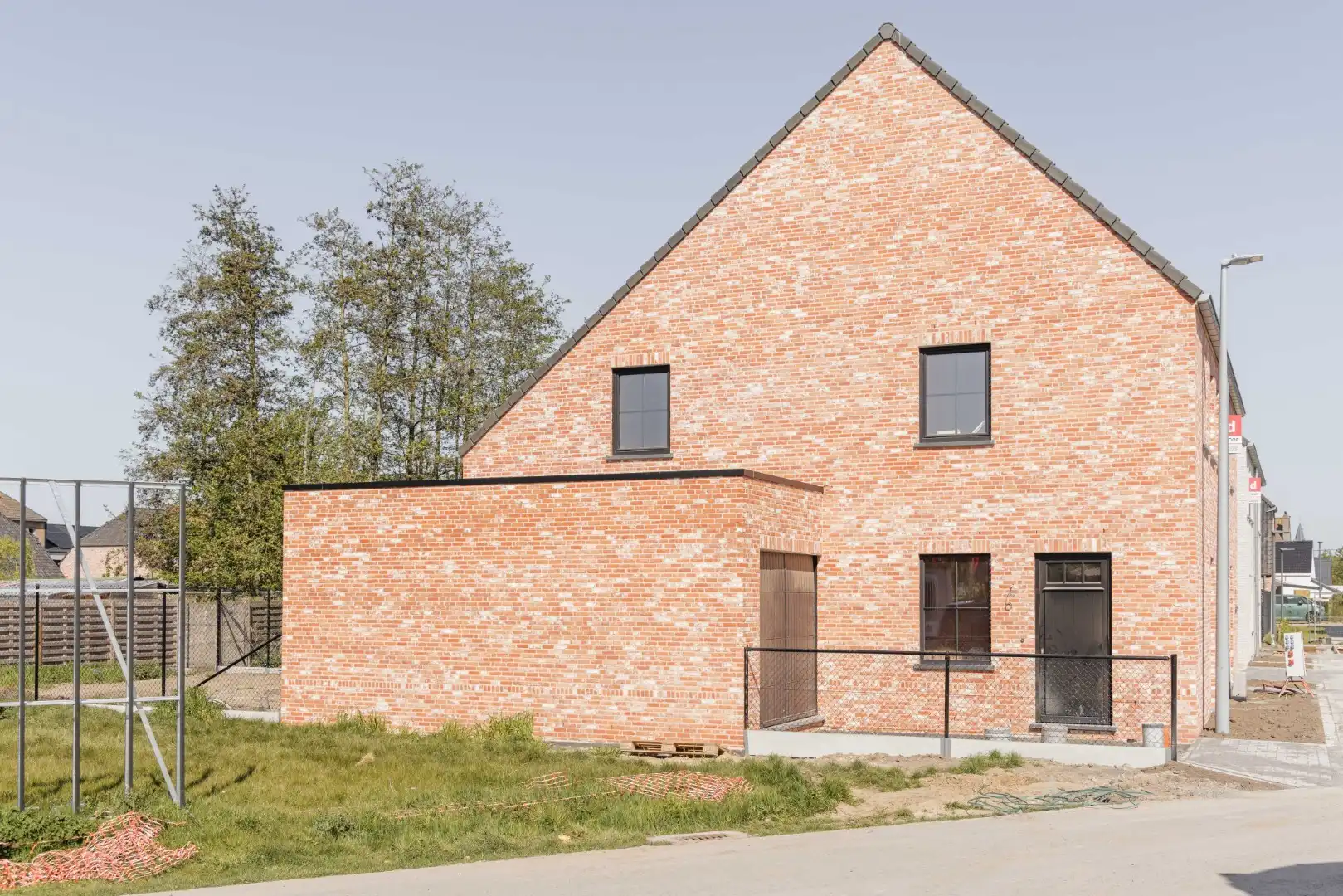 Ruime energiezuinige halfopen bebouwing met 4 slpk’s foto 7