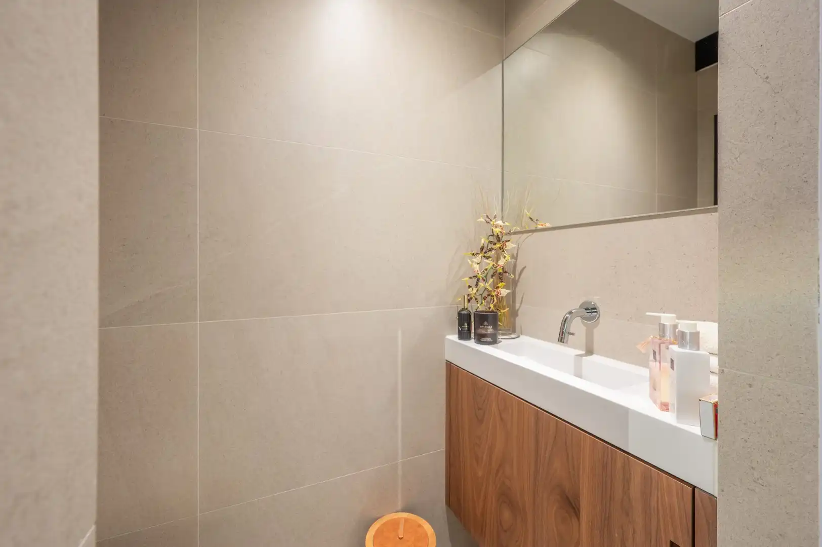 Designappartement met panoramisch zeezicht! foto 17