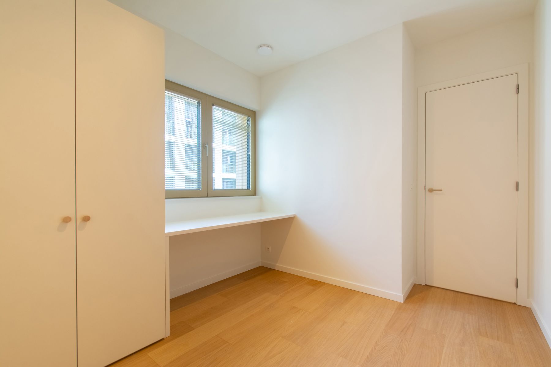 Ongemeubeld 2 slpk (of 1 bureau) app. met mooi terrras foto 6