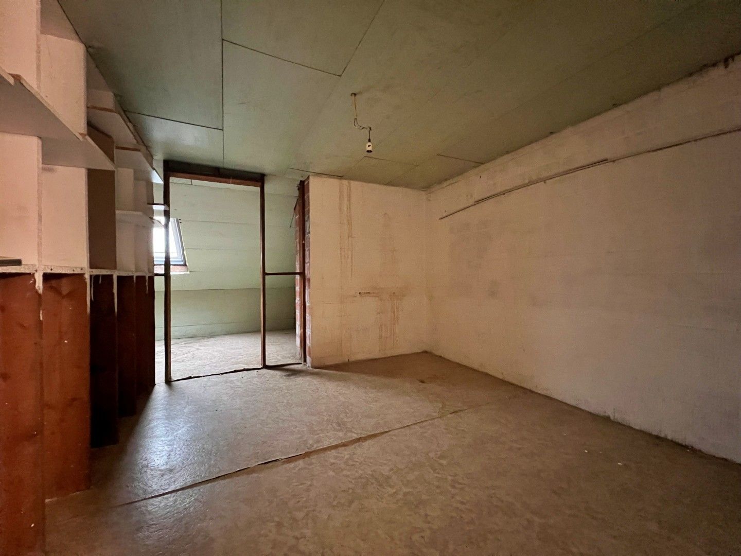 Prachtig gerenoveerd appartement met 2 slaapkamers, garagebox en zolderberging te huur te Wondelgem foto 15