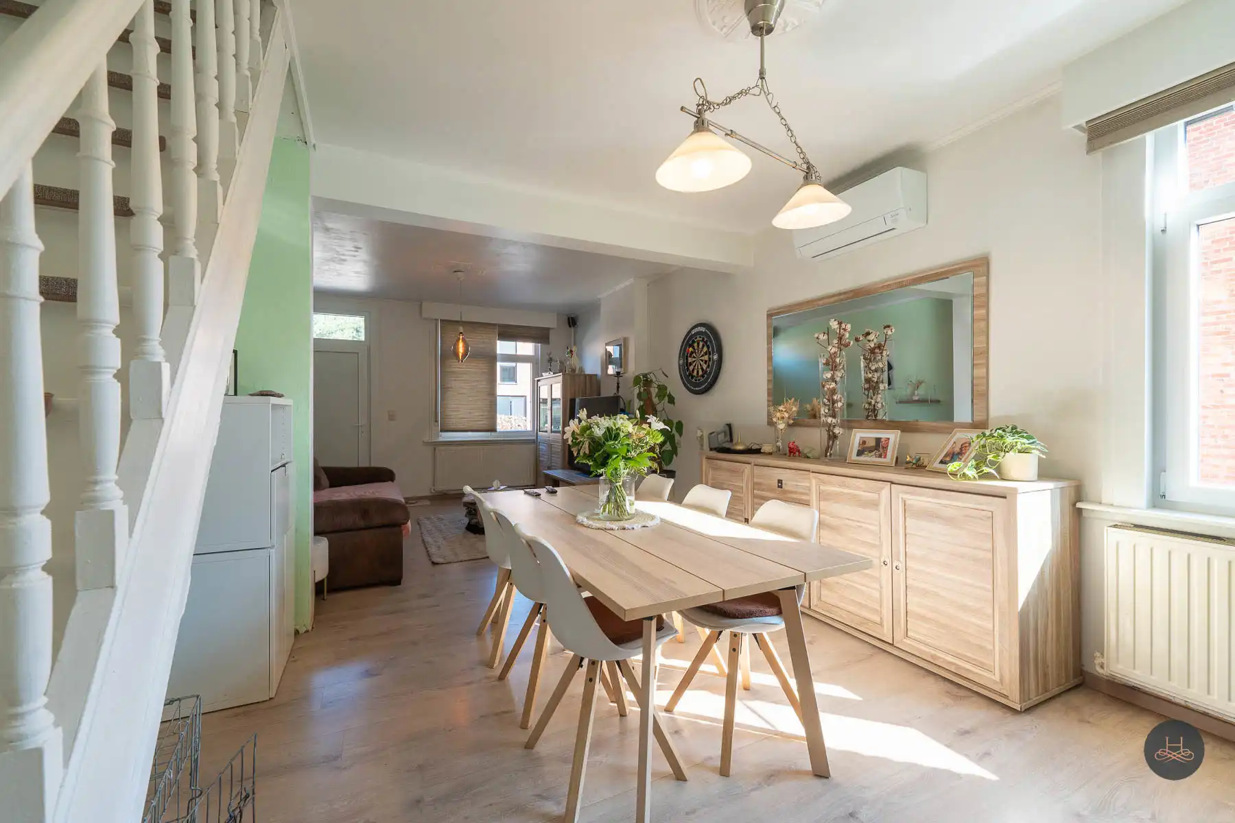 Ruime starterswoning met tuin en dubbele garage foto 8