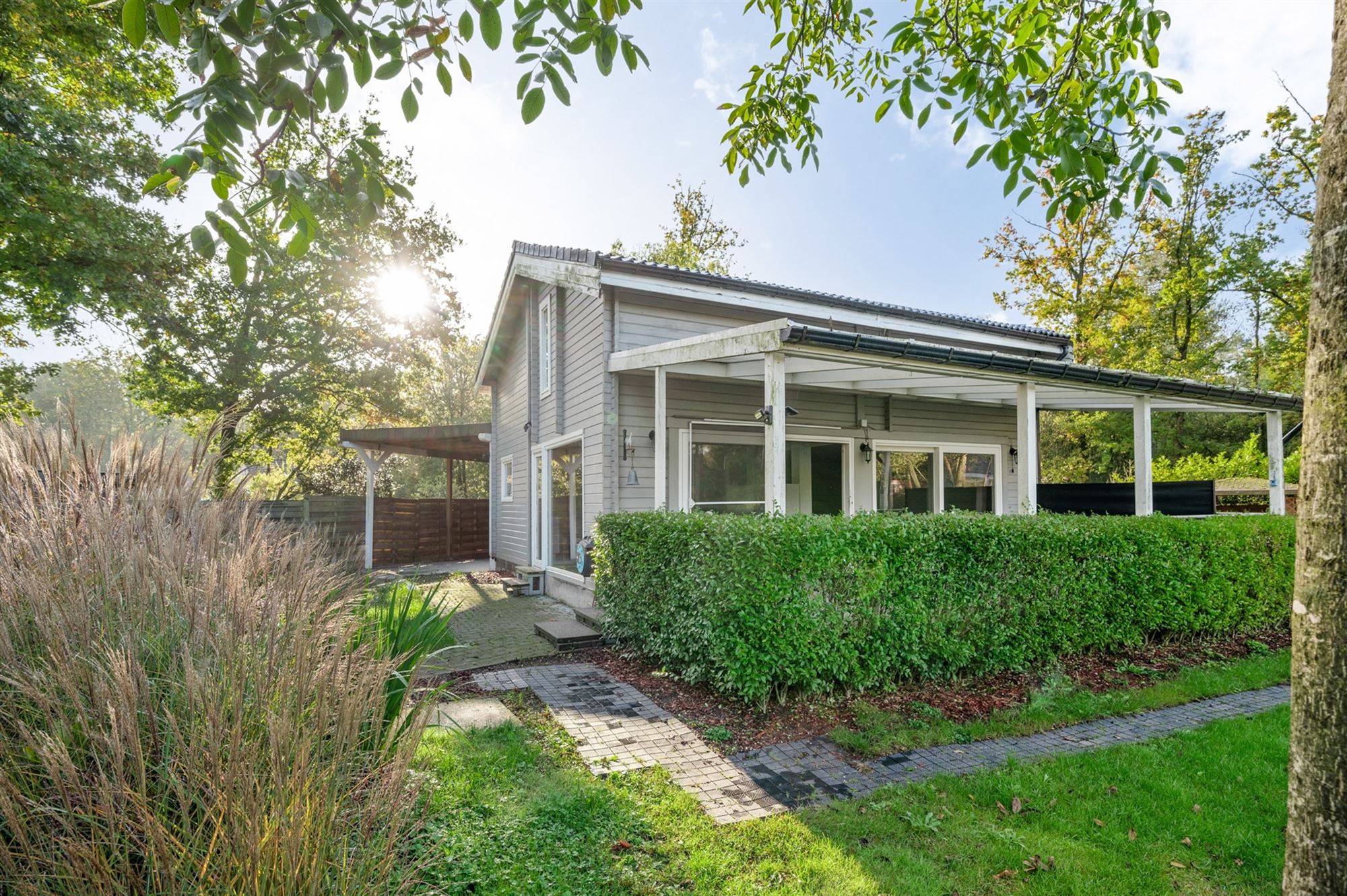 Charmante chalet in een mooie groene omgeving foto 3