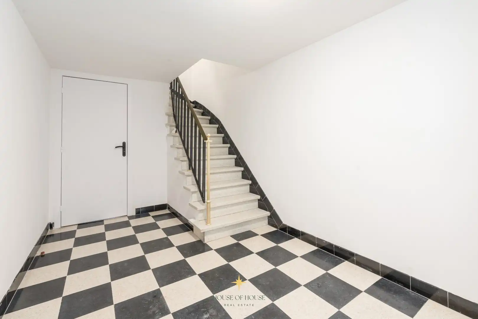 Gerenoveerde bel-étage met 3 slaapkamers en ruime garage foto 6