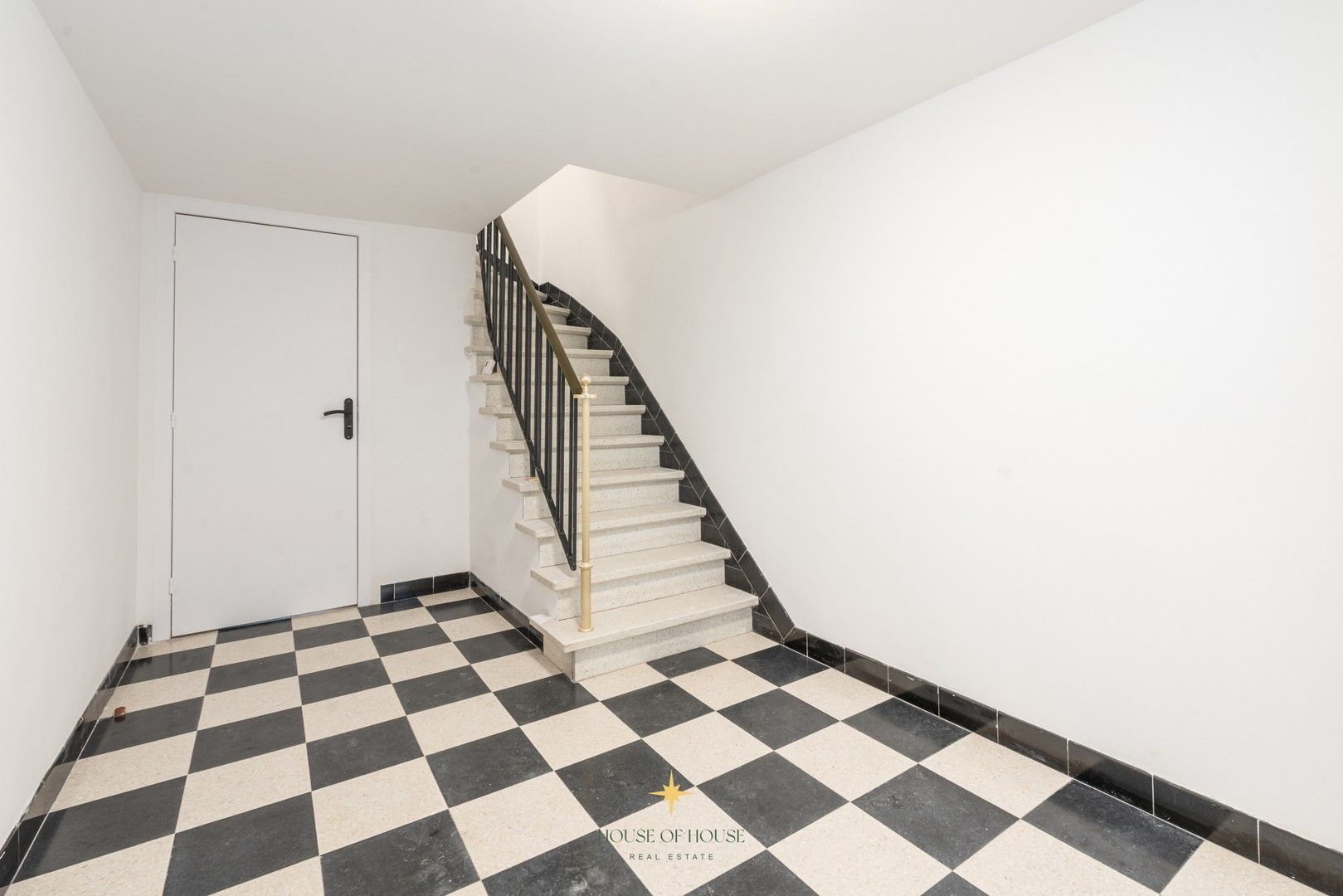 Gerenoveerde bel-étage met 3 slaapkamers en ruime garage foto 6