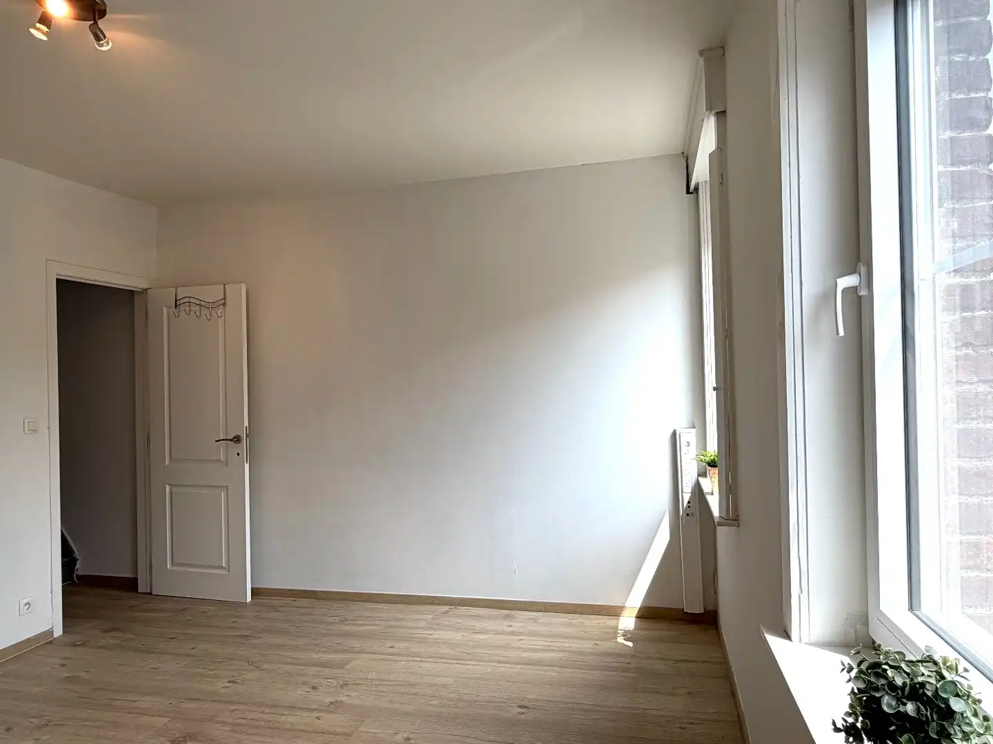 Gerenoveerde rijwoning met 2 slaapkamers! foto 18