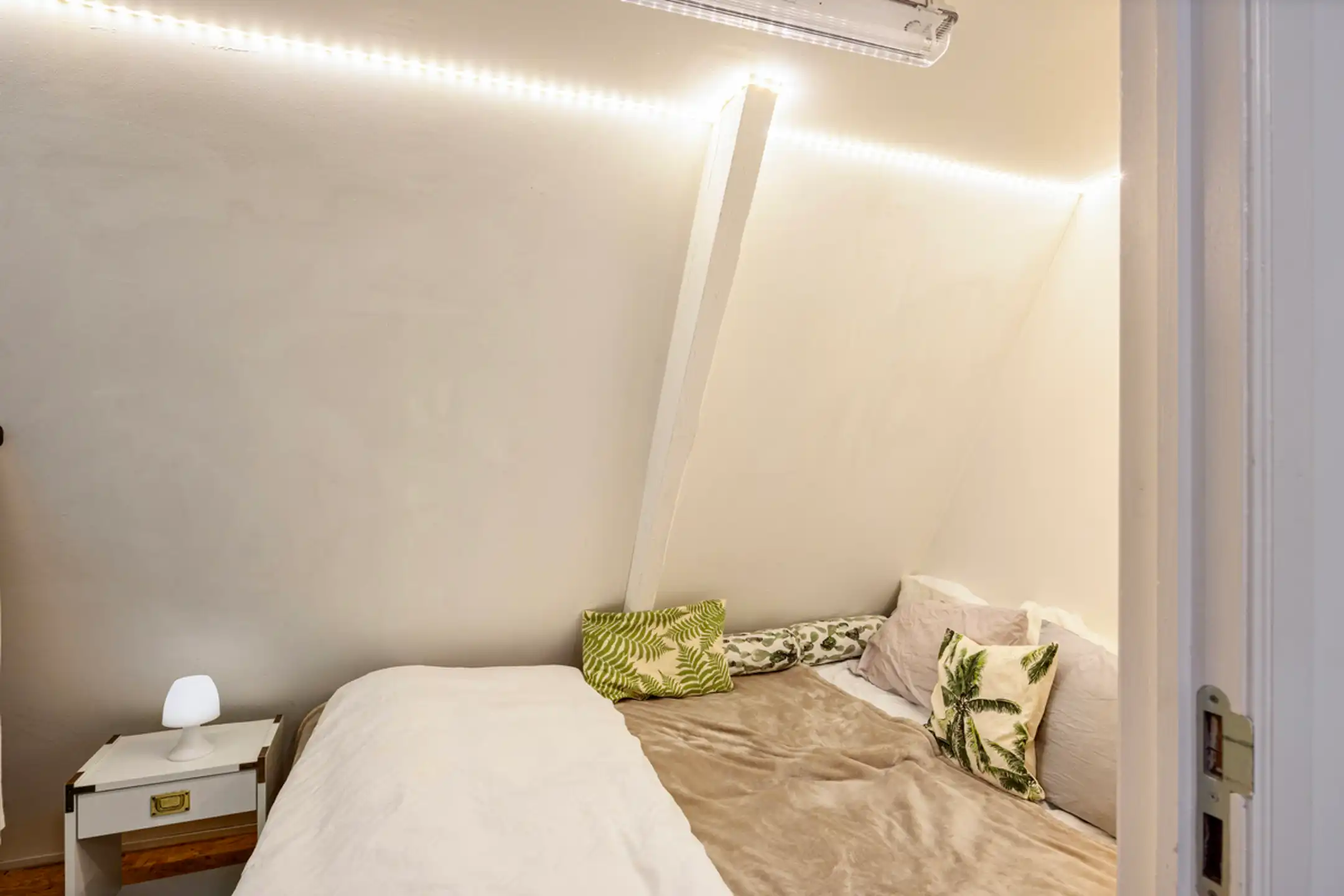 Charmante bemeubelde woning op toplocatie in Lanaken foto 23