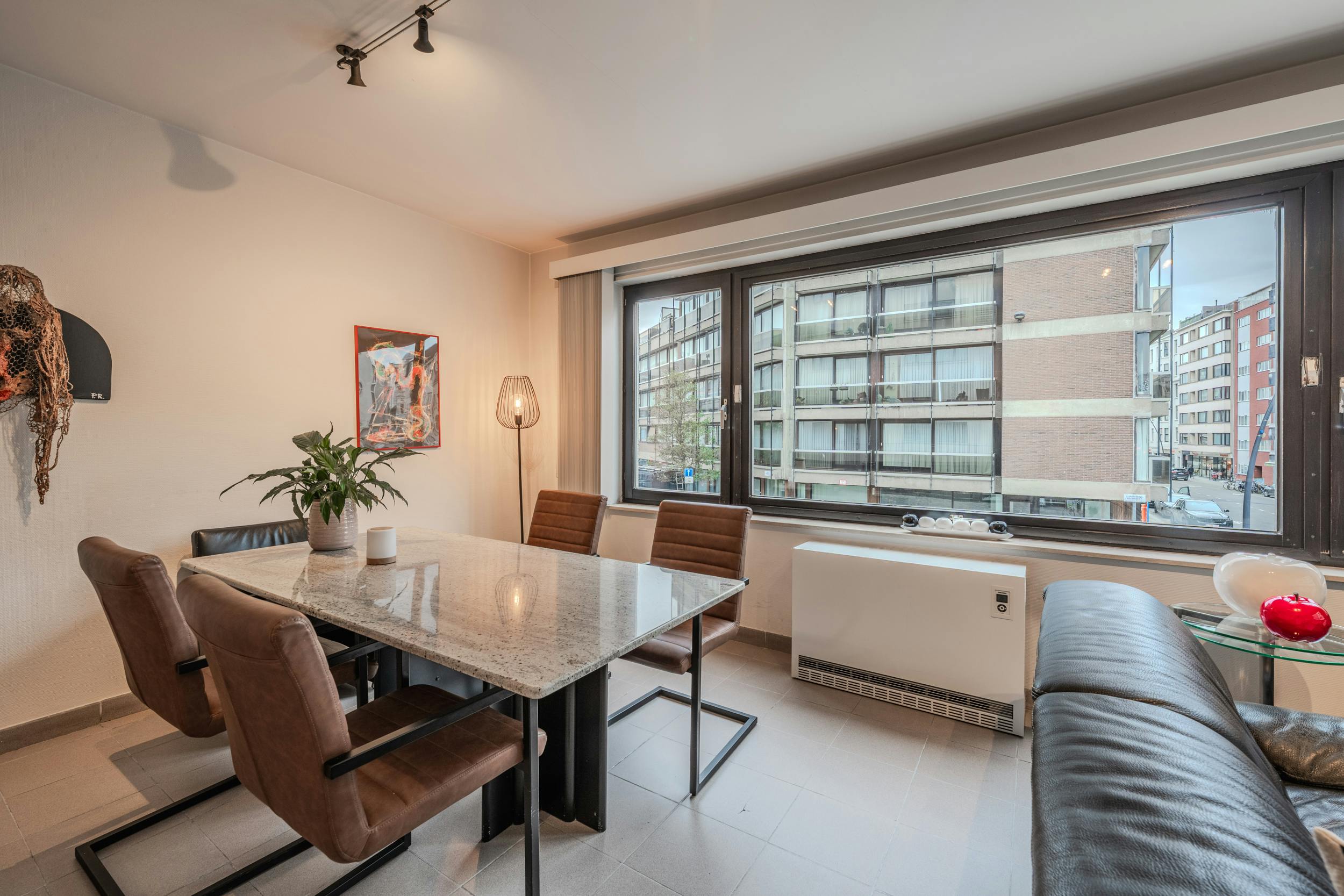 Lichtrijk 2-slaapkamer hoekappartement te koop te Oostende foto 9