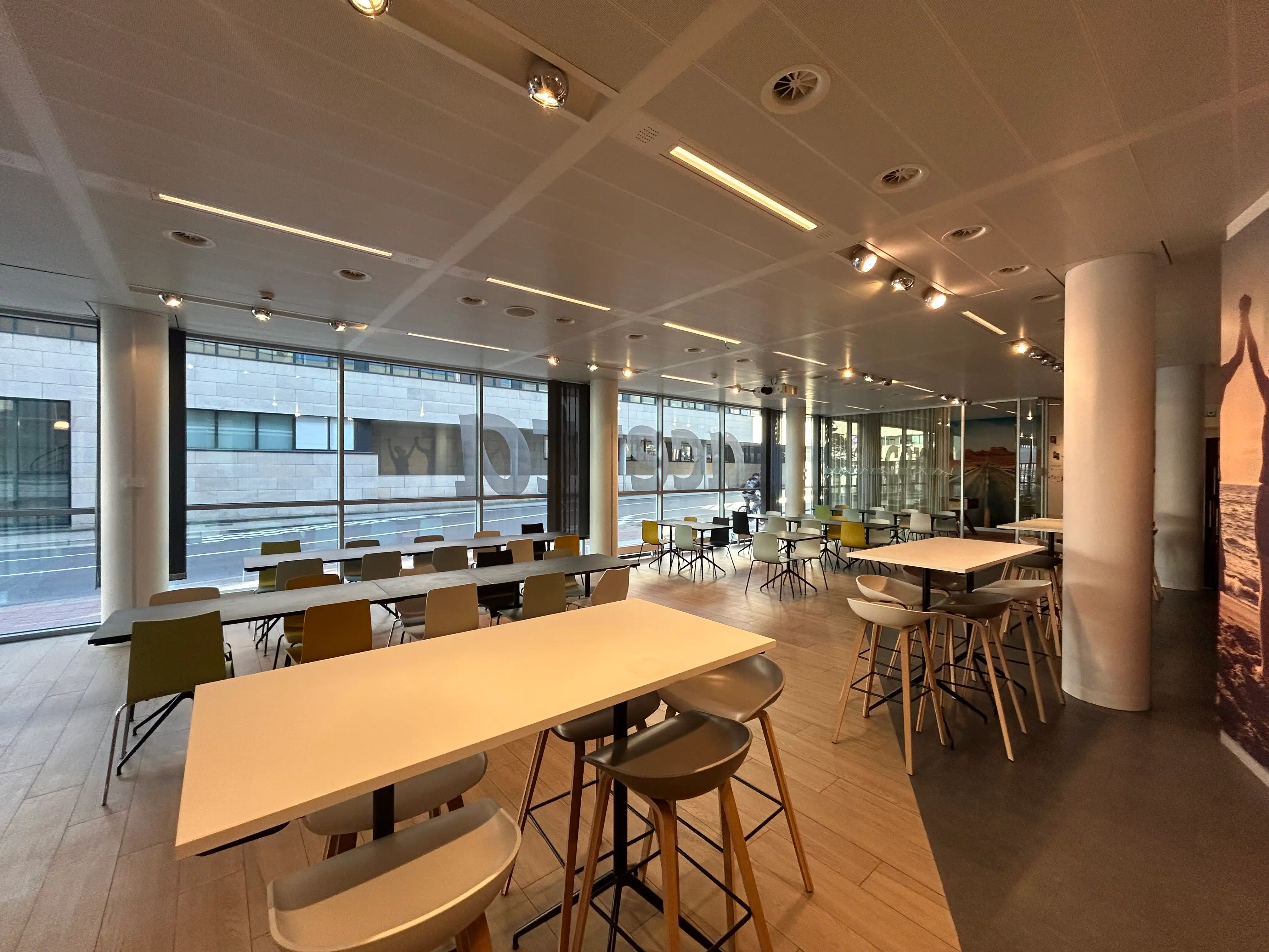 Kantoor te huur met een oppervlakte van 1.247 m², vlakbij het station foto 15