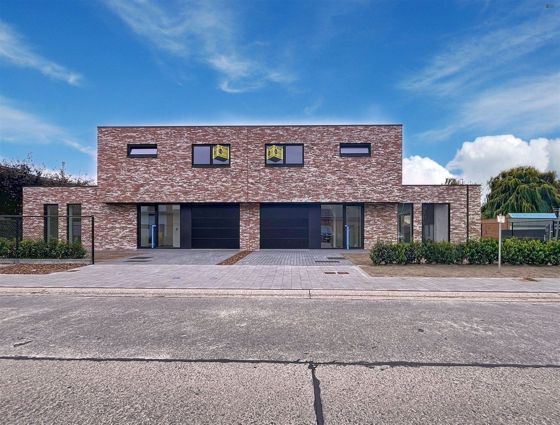 Half open BEN woning met 3 slaapkamer en zuid tuin op ruim perceel 300m² (LOT1) foto {{pictureIndex}}