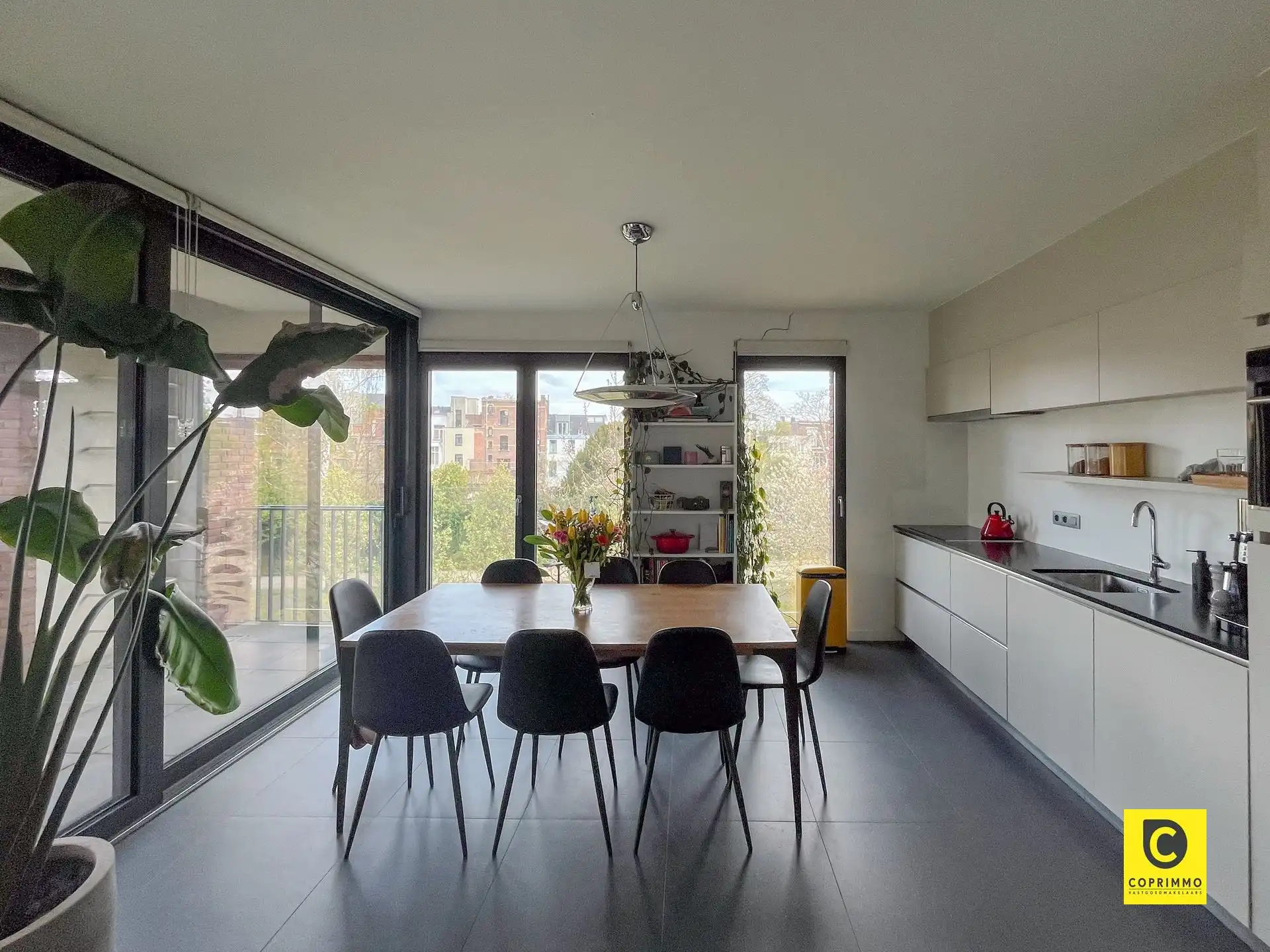 Modern 1 slaapkamer appartement met groot terras foto 5