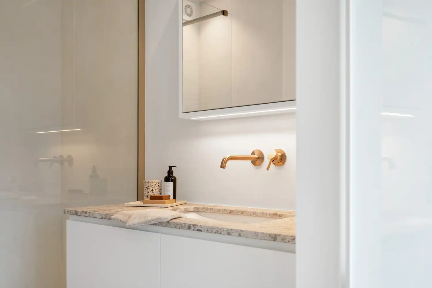 Prachtig appartement met een panoramisch uitzicht op zee foto 17