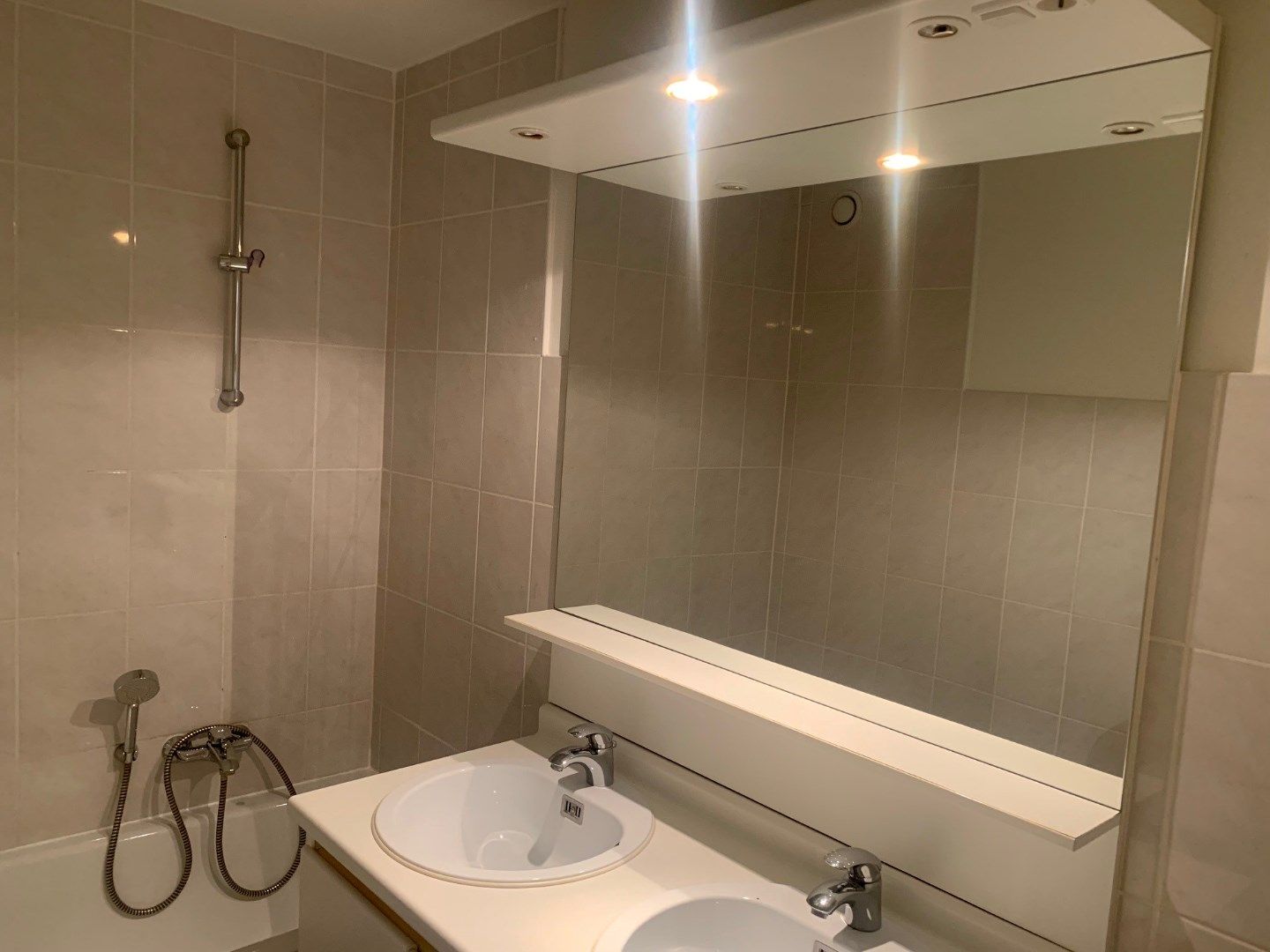 Ongemeubeld appartement met 3 slaapkamers  foto 7