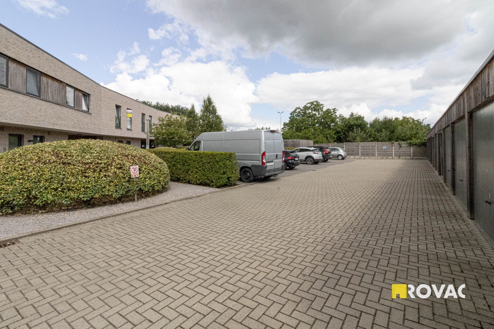 Rustig gelegen en instapklaar nieuwbouwappartement (93 m²) met ruim zonneterras (30 m²) en private autostaanplaats! foto 19
