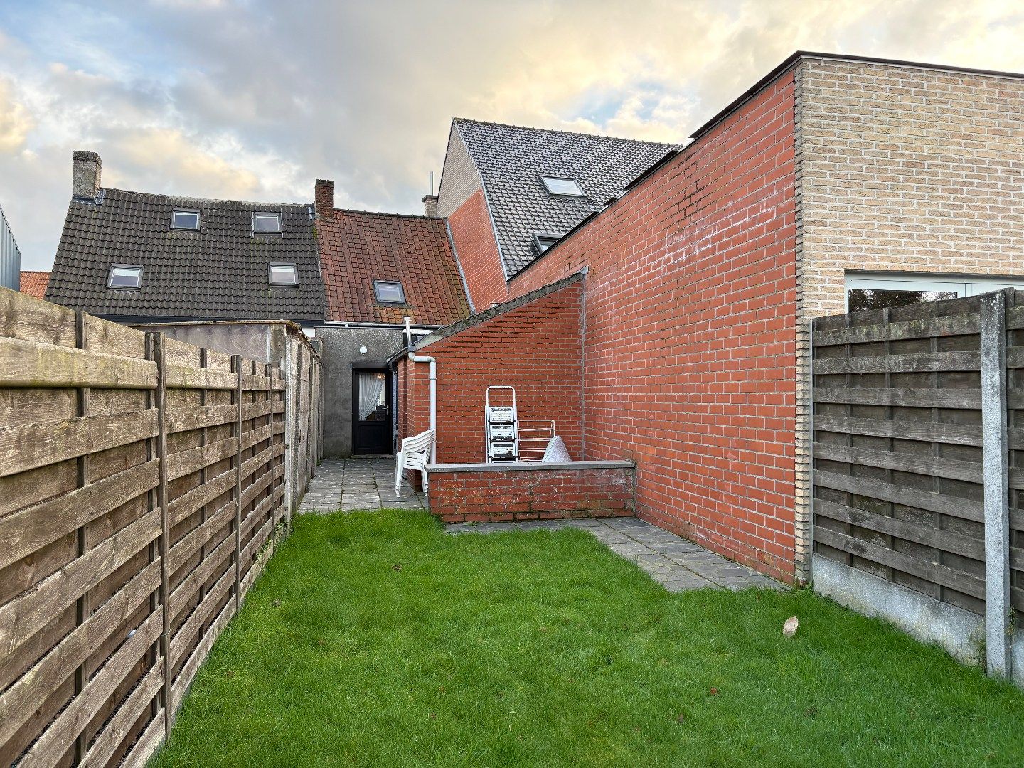 Woning dichtbij centrum Kuurne met parkeerplaats, gezellige tuin. foto 13