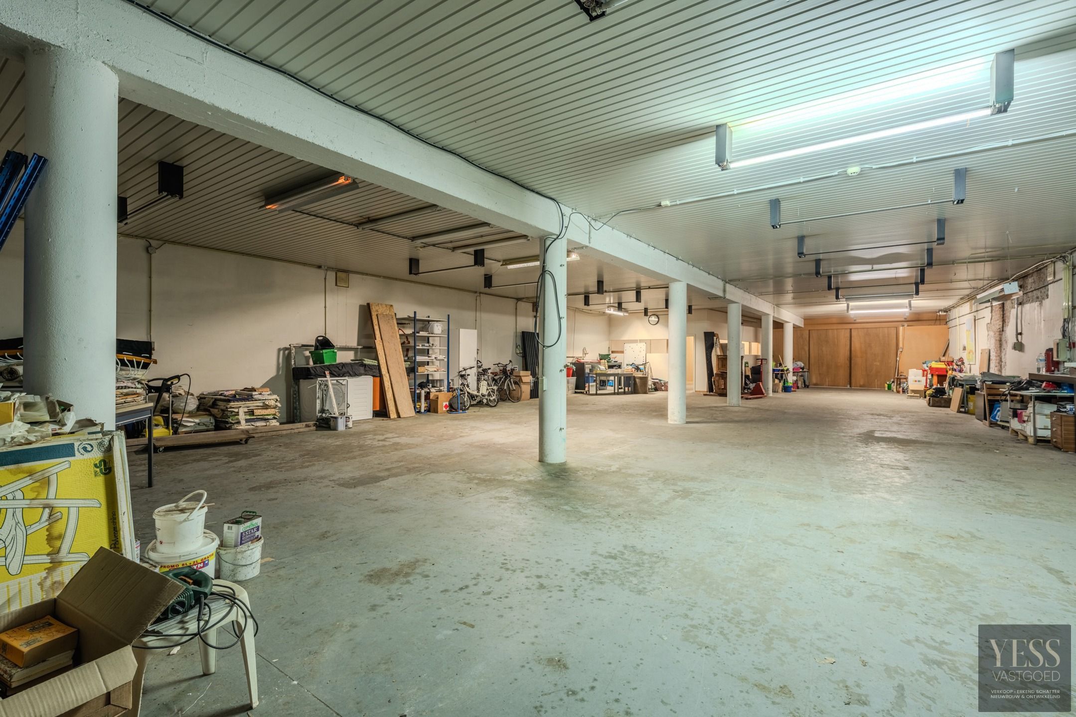 Atelier/magazijn 475m2 met winkelruimte, bureau te Oudenburg foto 7