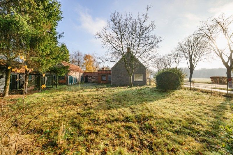Te herbouwen of te slopen woning op ruim perceel in landelijke omgeving! foto 11