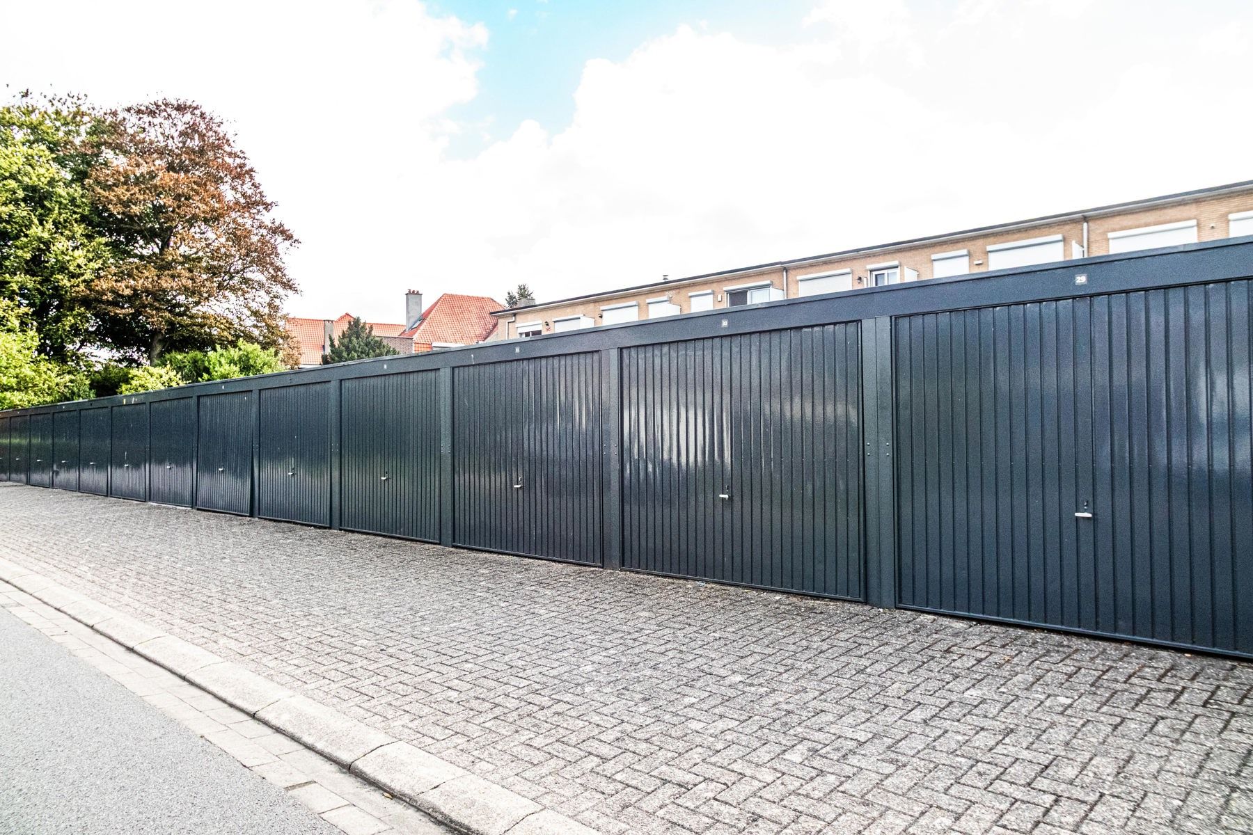 Ruim 2-slaapkamer appartement met garage en potentieel foto 16