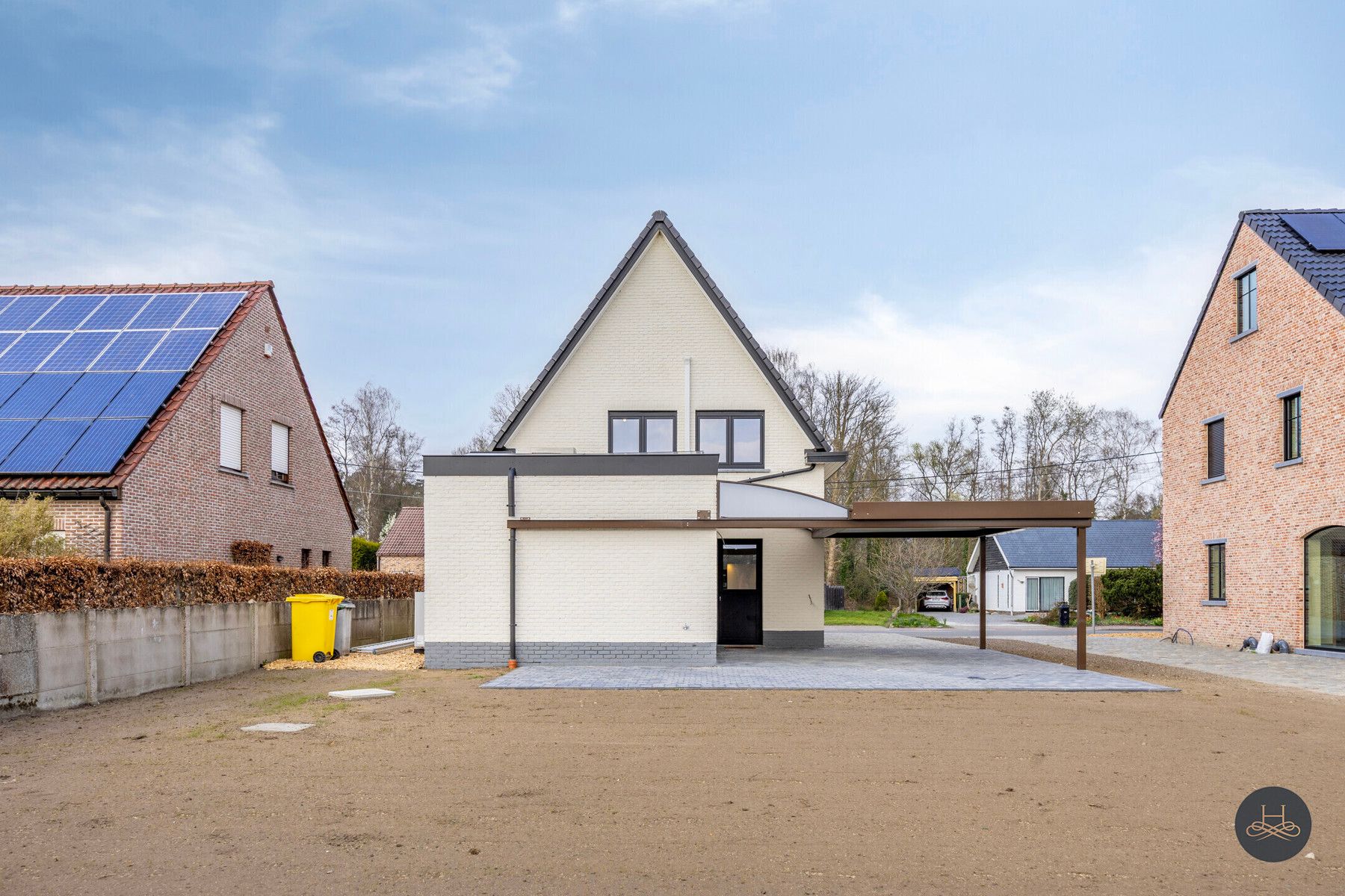 Totaal gerenoveerde woning met grote tuin foto 28