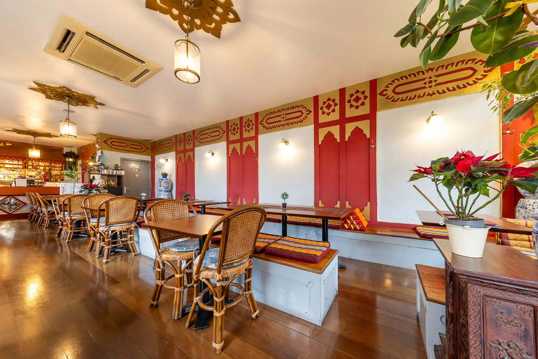 Handelsgelijkvloers (restaurant) met appartement foto 2