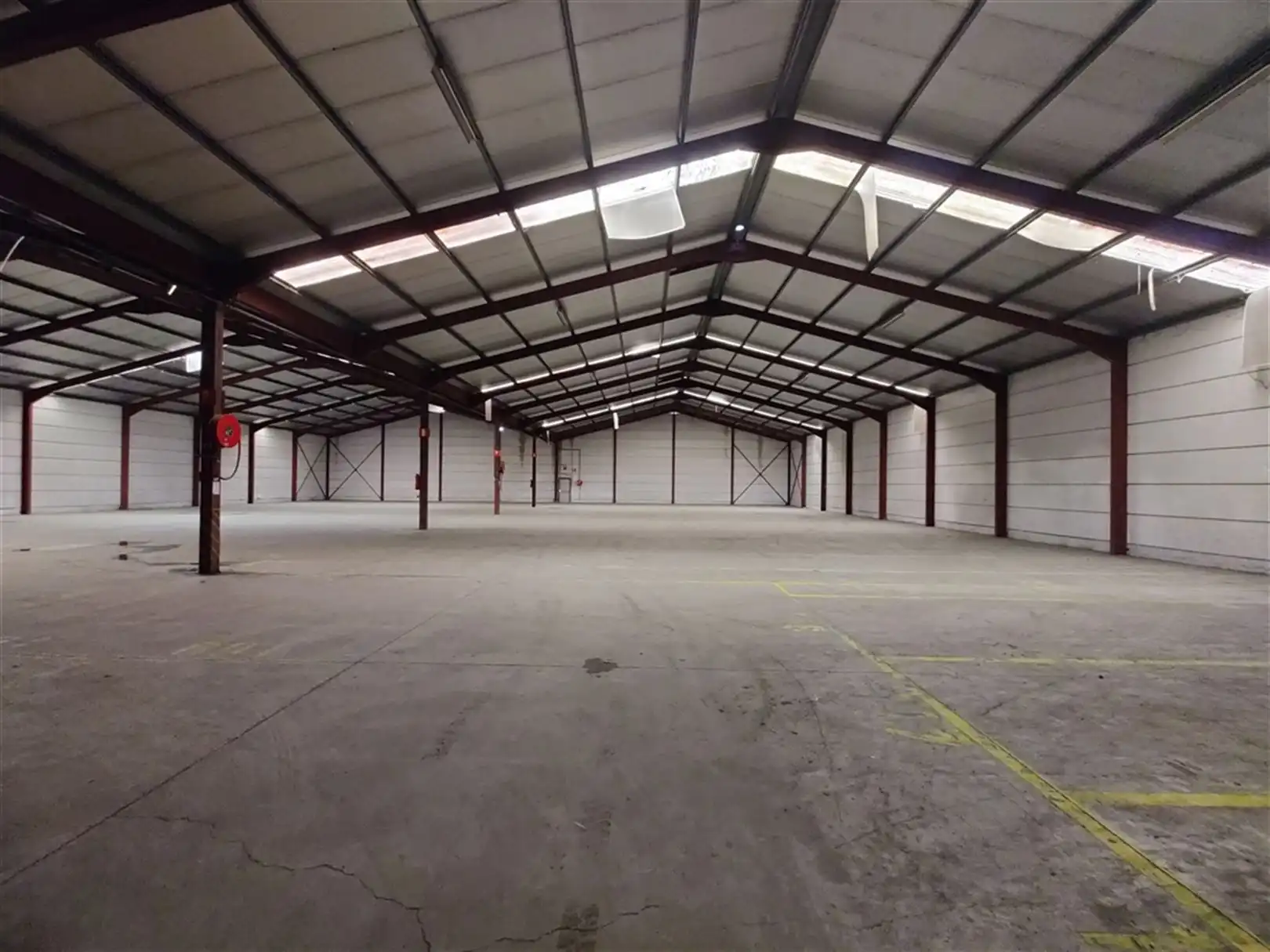 Magazijn met buitenopslagruimte foto 2