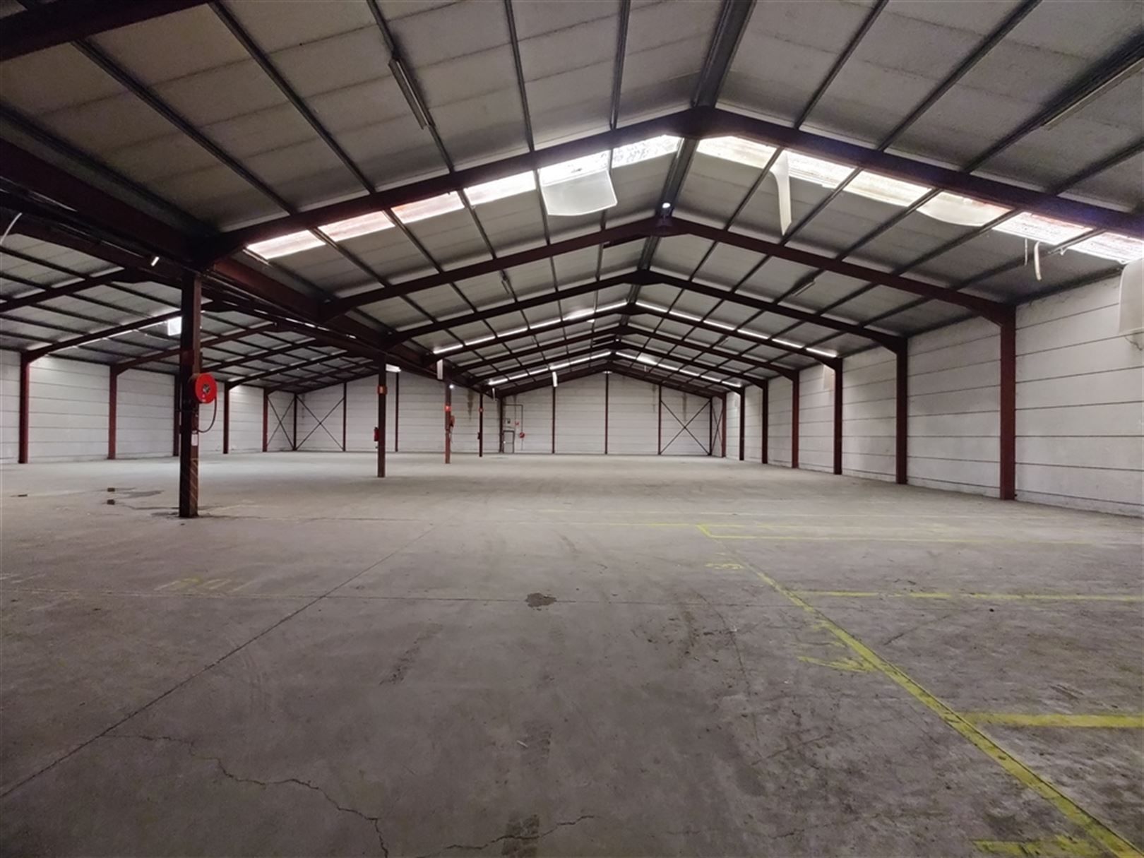 Magazijn met buitenopslagruimte foto 2