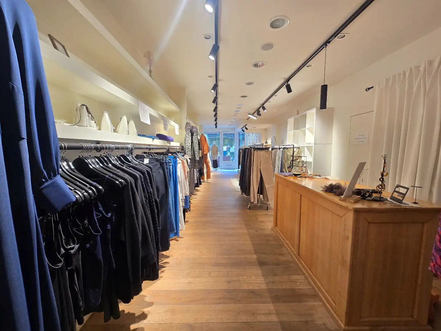 Handelsruimte, 72m² + kelder, op enkele passen van de Grote Markt foto 12