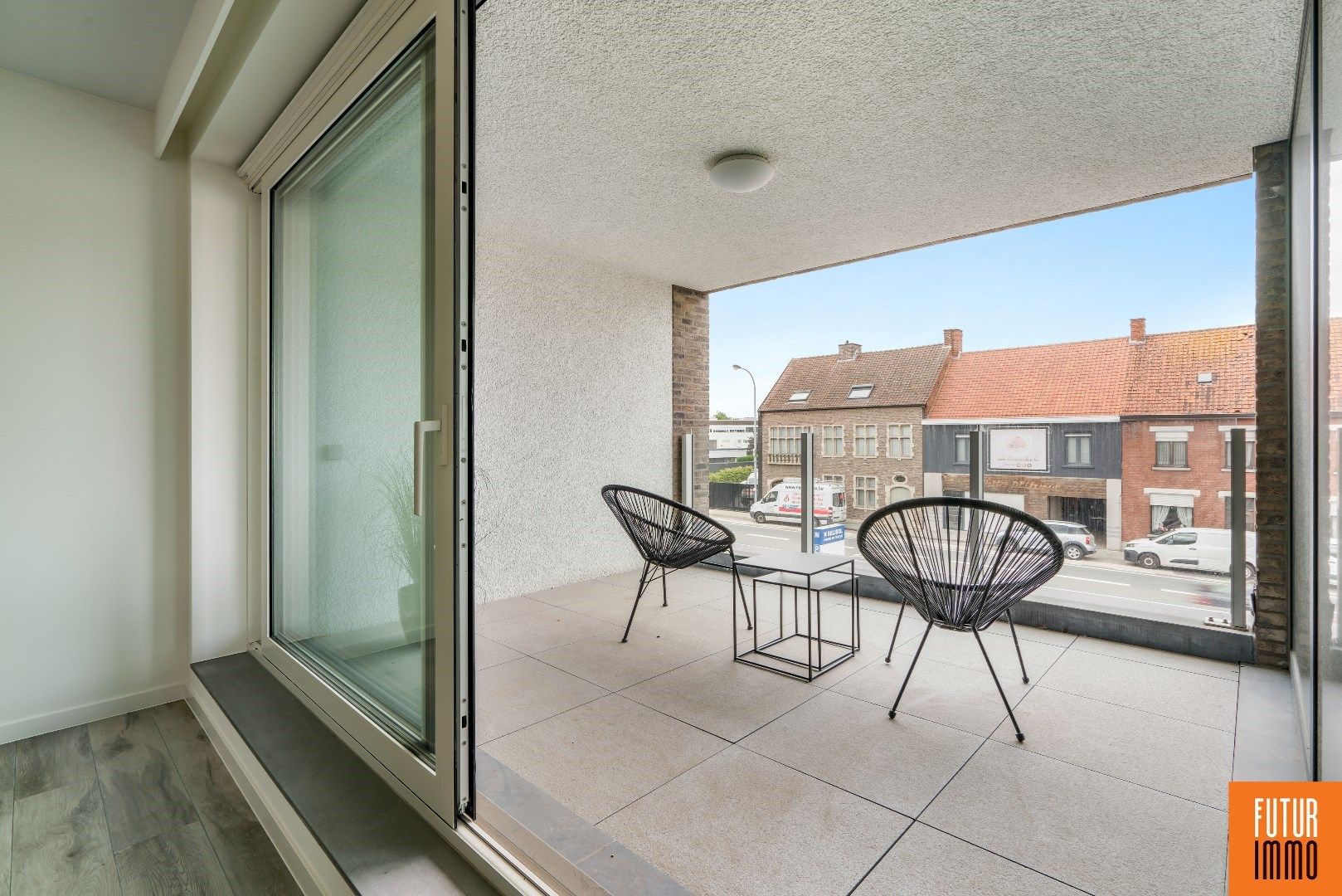 Lichtrijk gelijkvloers appartement met privé tuintje foto 16