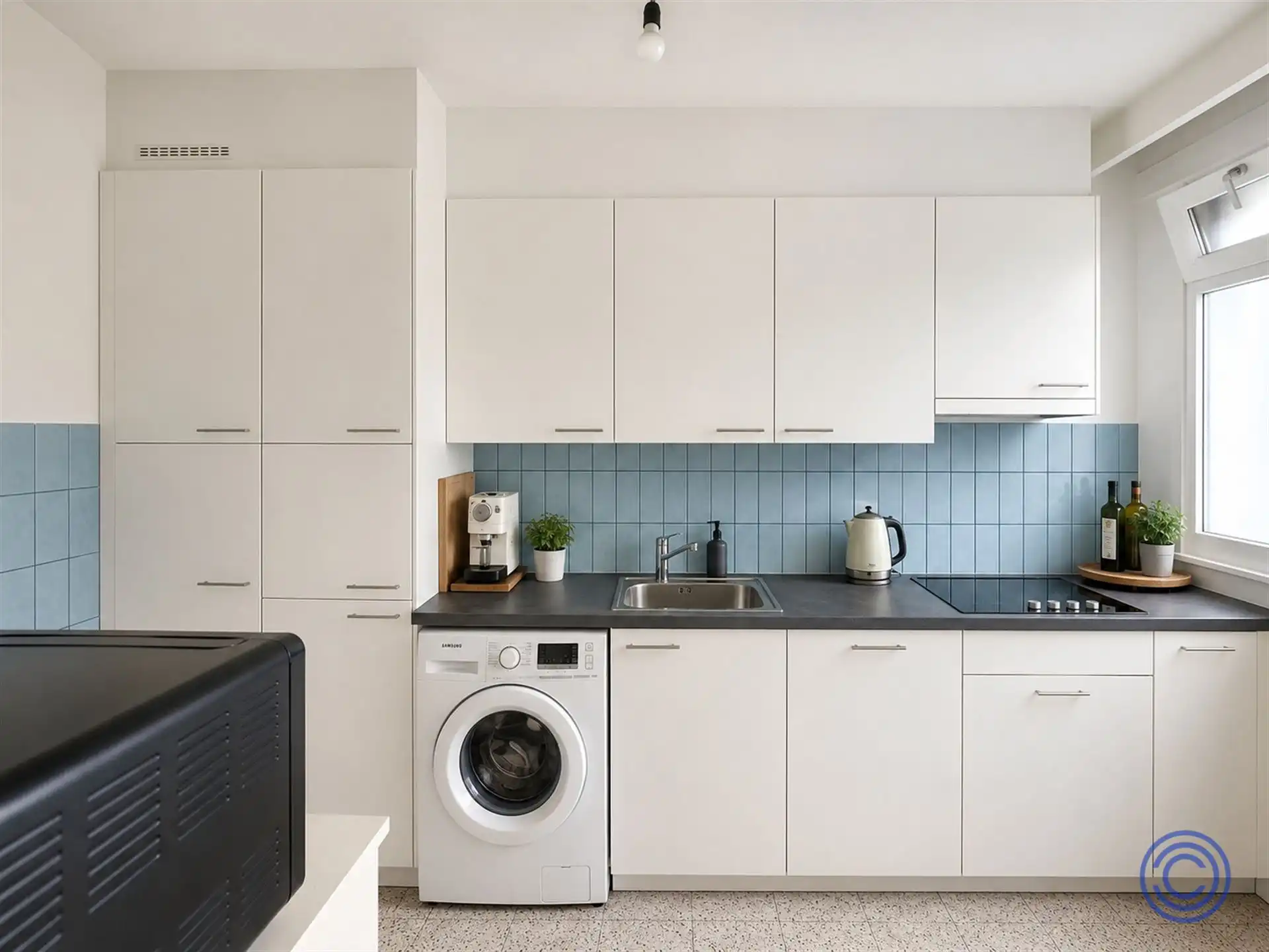 Instapklaar 2-slpk appartement met terras in rustige woonwijk! foto 2
