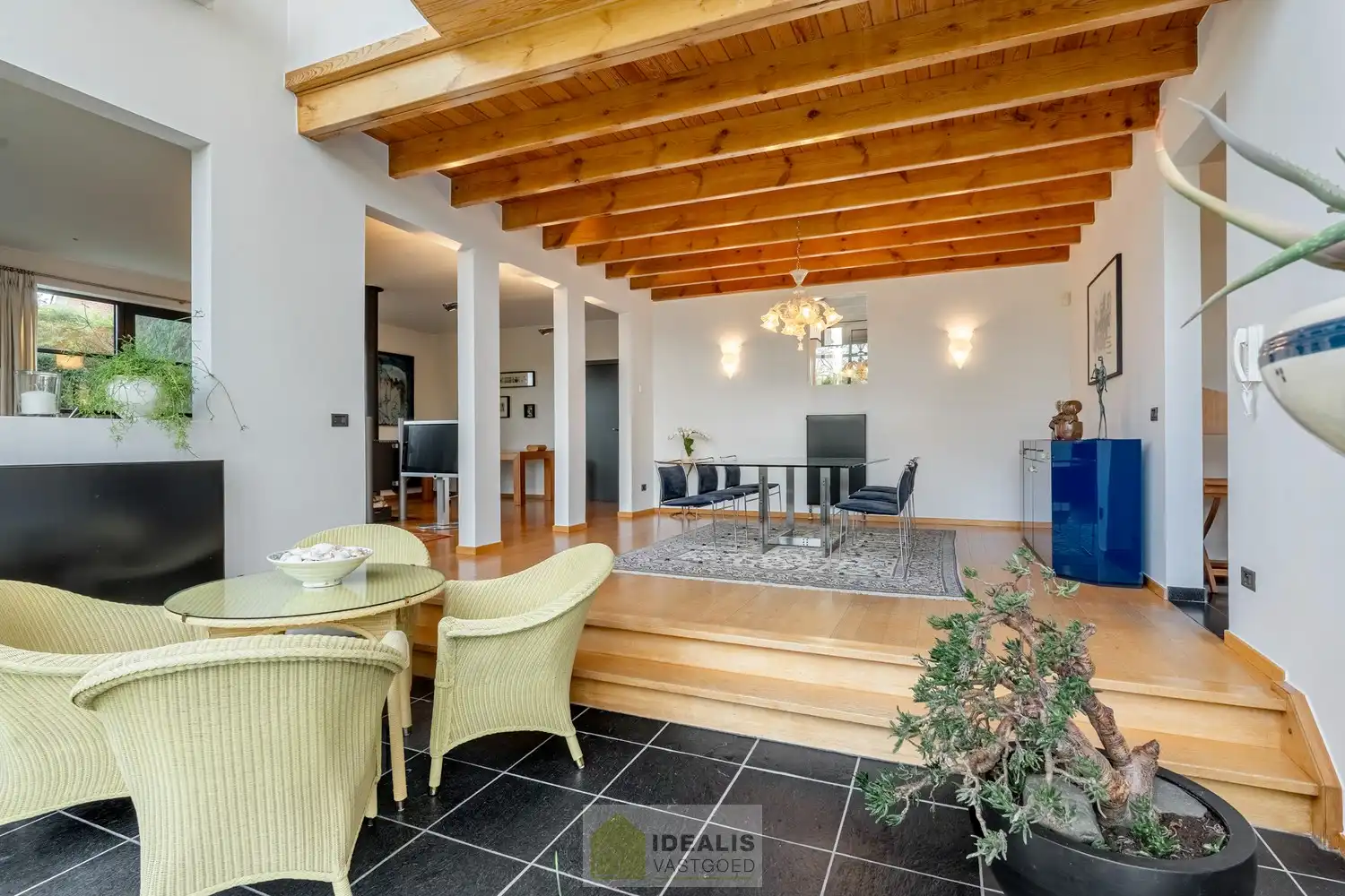 EXTRA RUIME VILLA MET EEN PRACHTIG LICHTRIJKE LEEFRUIMTE, RUIME KEUKEN, 4 SLAAPKAMERS, 2 BADKAMERS EN EEN RUIM PRAKTIJK/KANTOORGEDEELTE OP EEN RIANT EN CENTRAAL PERCEEL VAN MAAR LIEFST 16A 27CA OP EEN GUNSTIGE LOCATIE NABIJ HET CENTRUM VAN ACHEL! foto 16