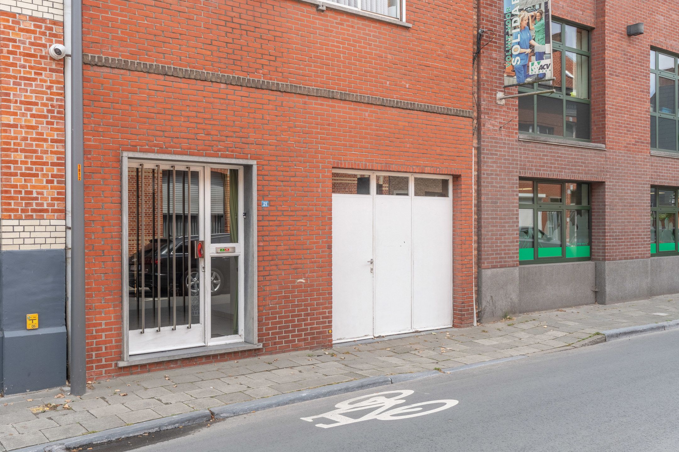 Te renoveren woning met toffe tuin en garage in het centrum foto 45