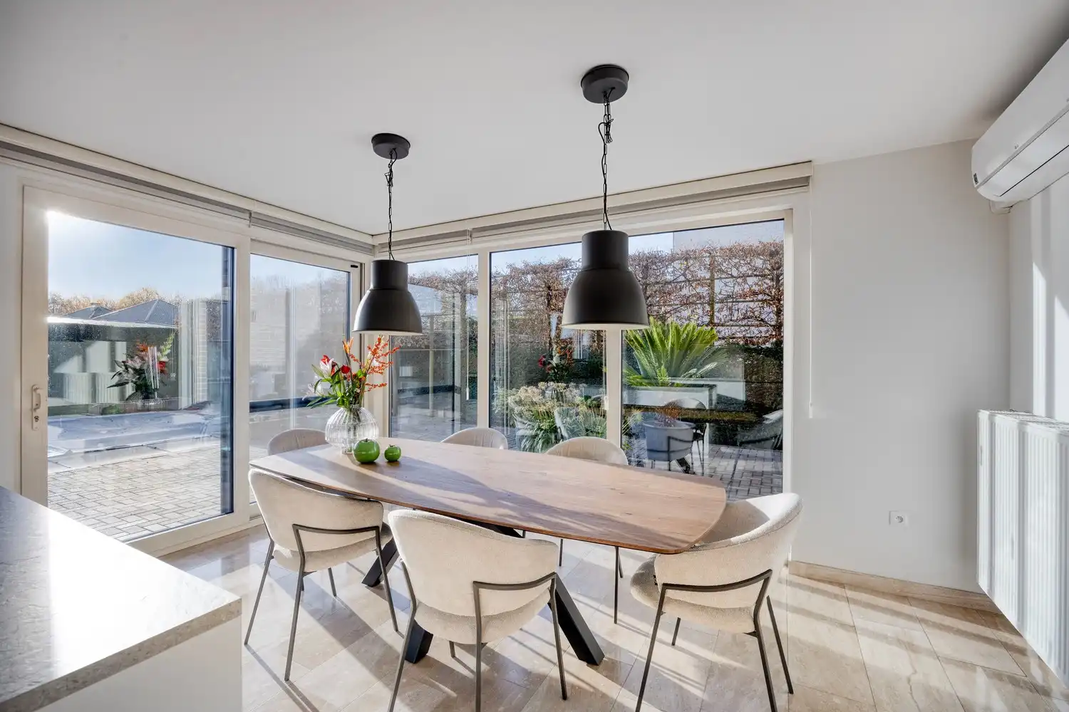 Ruime, energiezuinige gezinswoning met ingebouwd zwembad op toplocatie in Lanaken foto 14