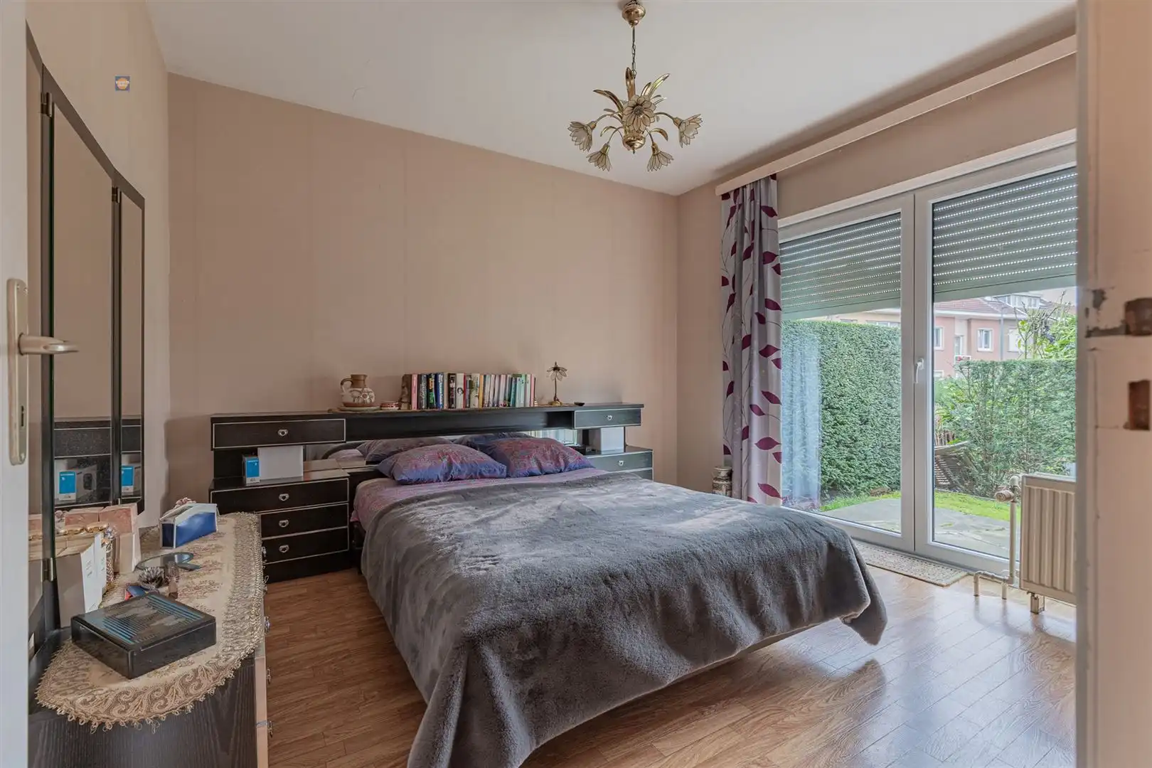 Gelijkvloers 2-slaapkamerappartement met tuin en garage foto 18