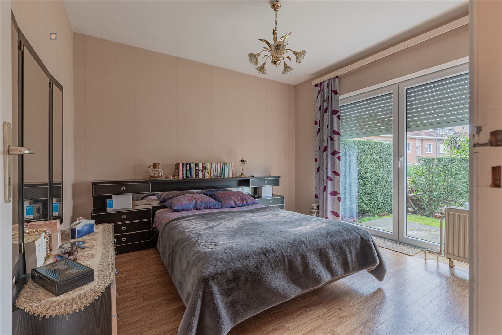 Gelijkvloers 2-slaapkamerappartement met tuin en garage foto 18