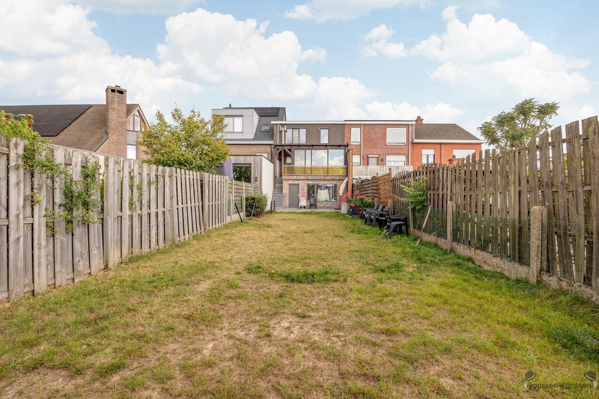 Bel-etage met 3 slaapkamers en ruime tuin foto 19