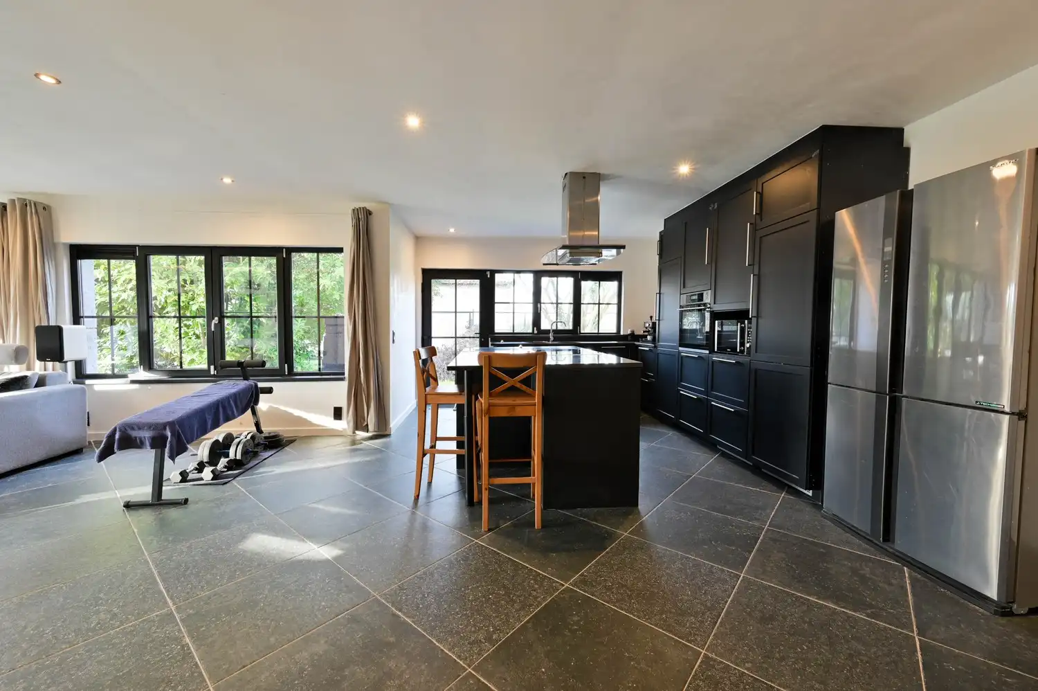 Prachtig gerenoveerde villa woning, gelegen in een rustige straat met bijgebouw 500m² foto 6