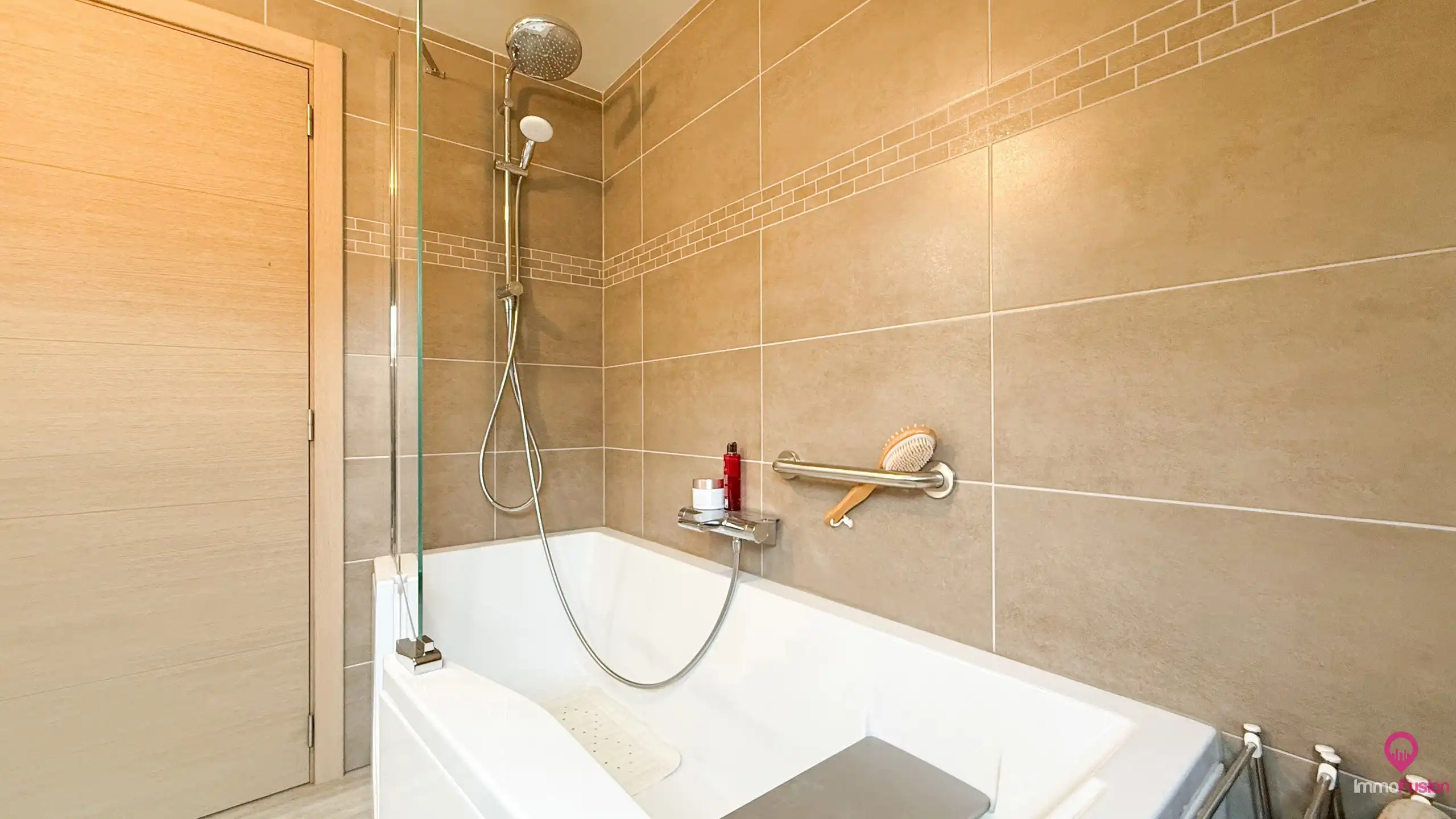 Instapklare woning met 4 slpks, inpandige garage + kelder!  foto 42