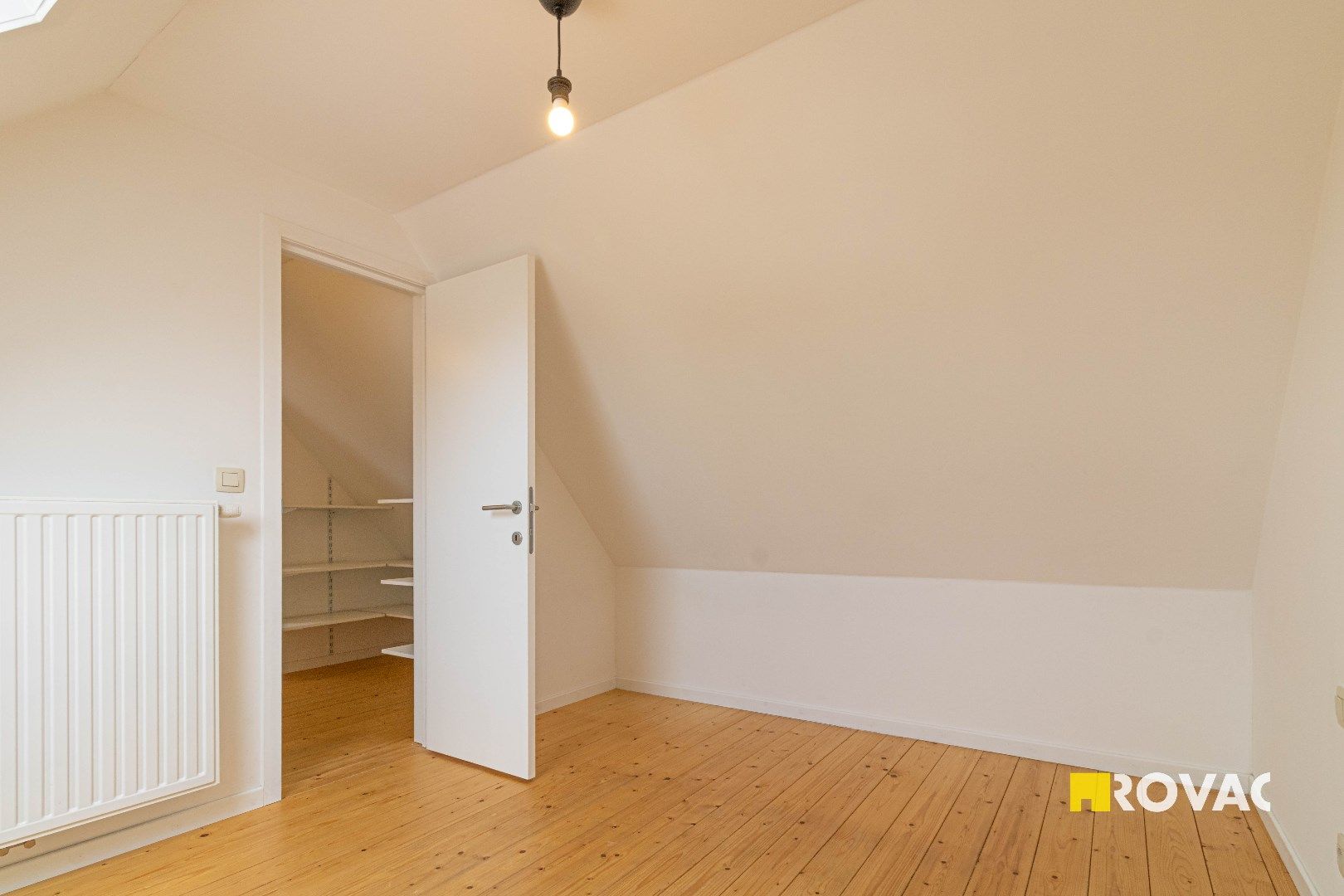 Gerenoveerde hoekwoning met 2 slaapkamers, tuin en uitweg.  foto 19