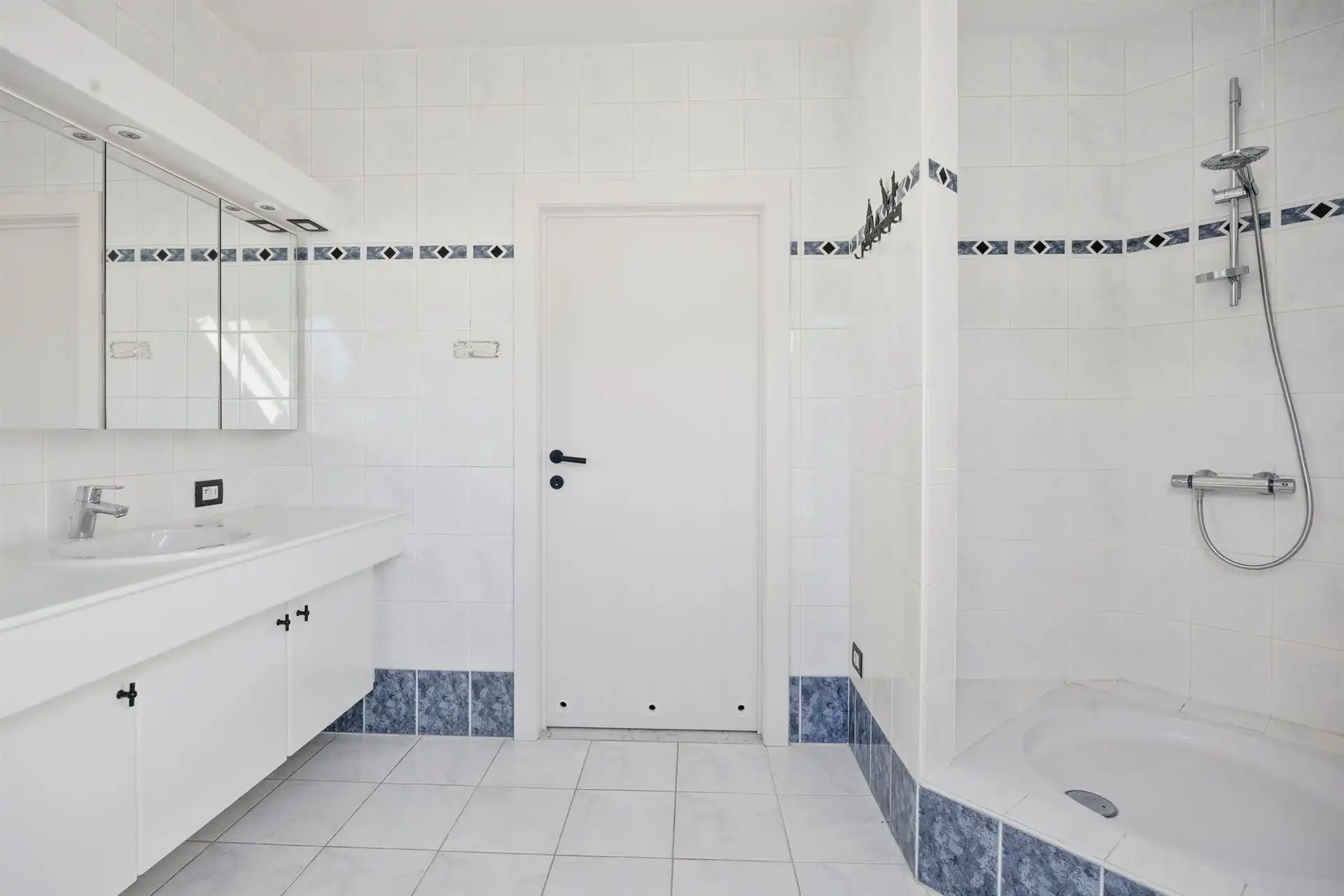 Prachtig gerenoveerde villa met 4 à 5 slpks en zwembad te Schilde foto 31