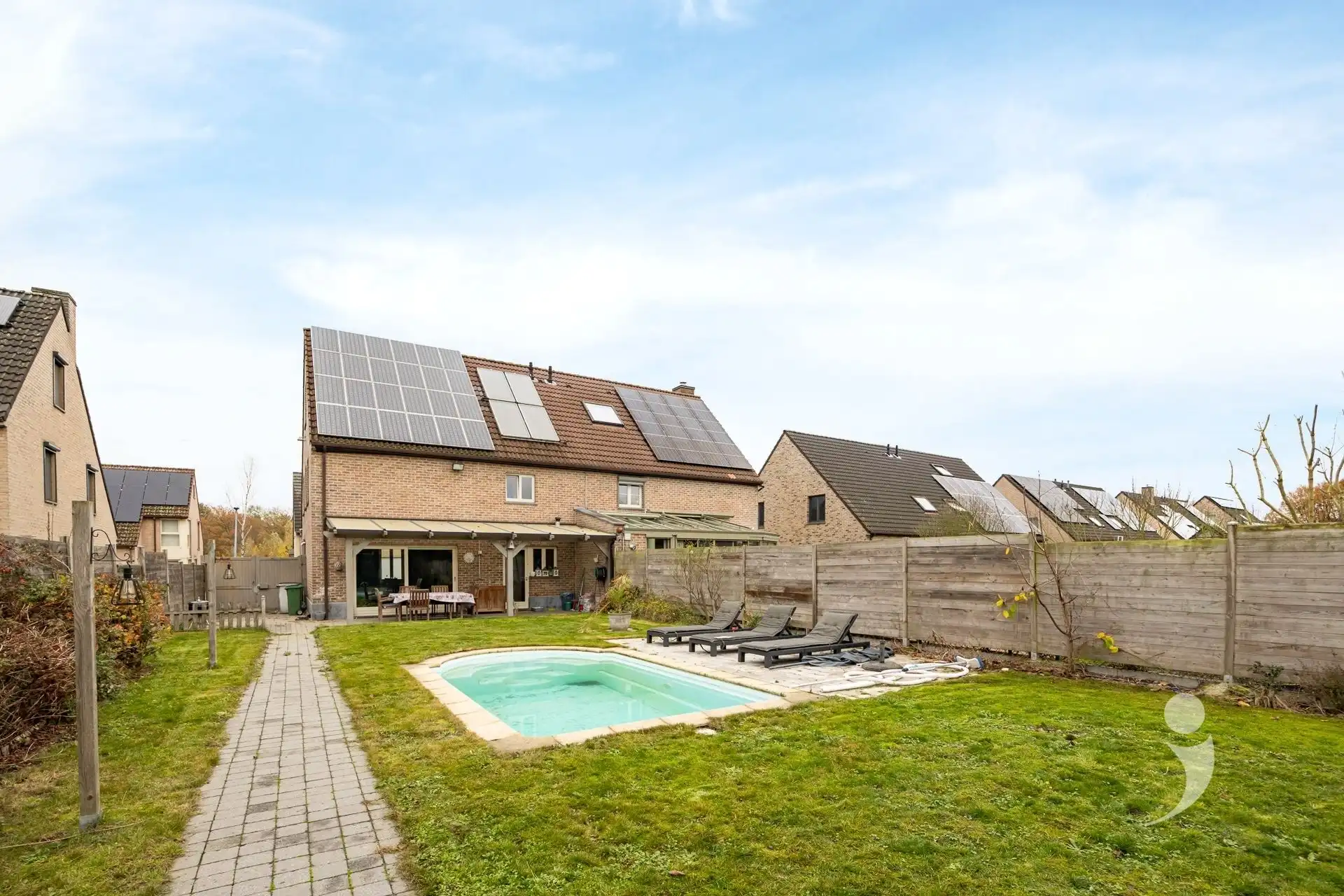 Energiezuinige woning met zwembad op uitstekende locatie in Schiplaken foto 2