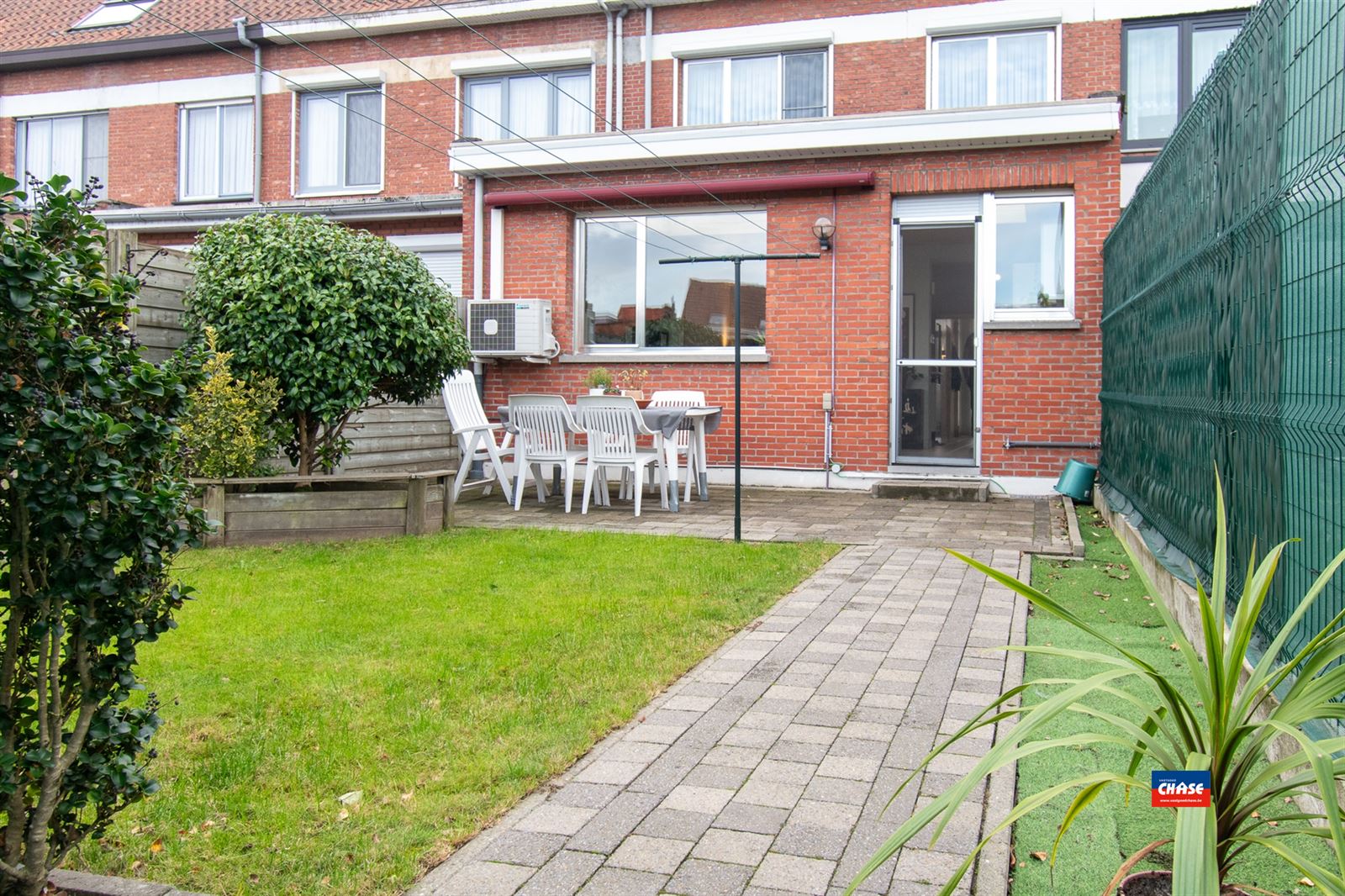 Instapklare gezinswoning met 3 tot 5 slaapkamers,tuin en garagebox foto 25