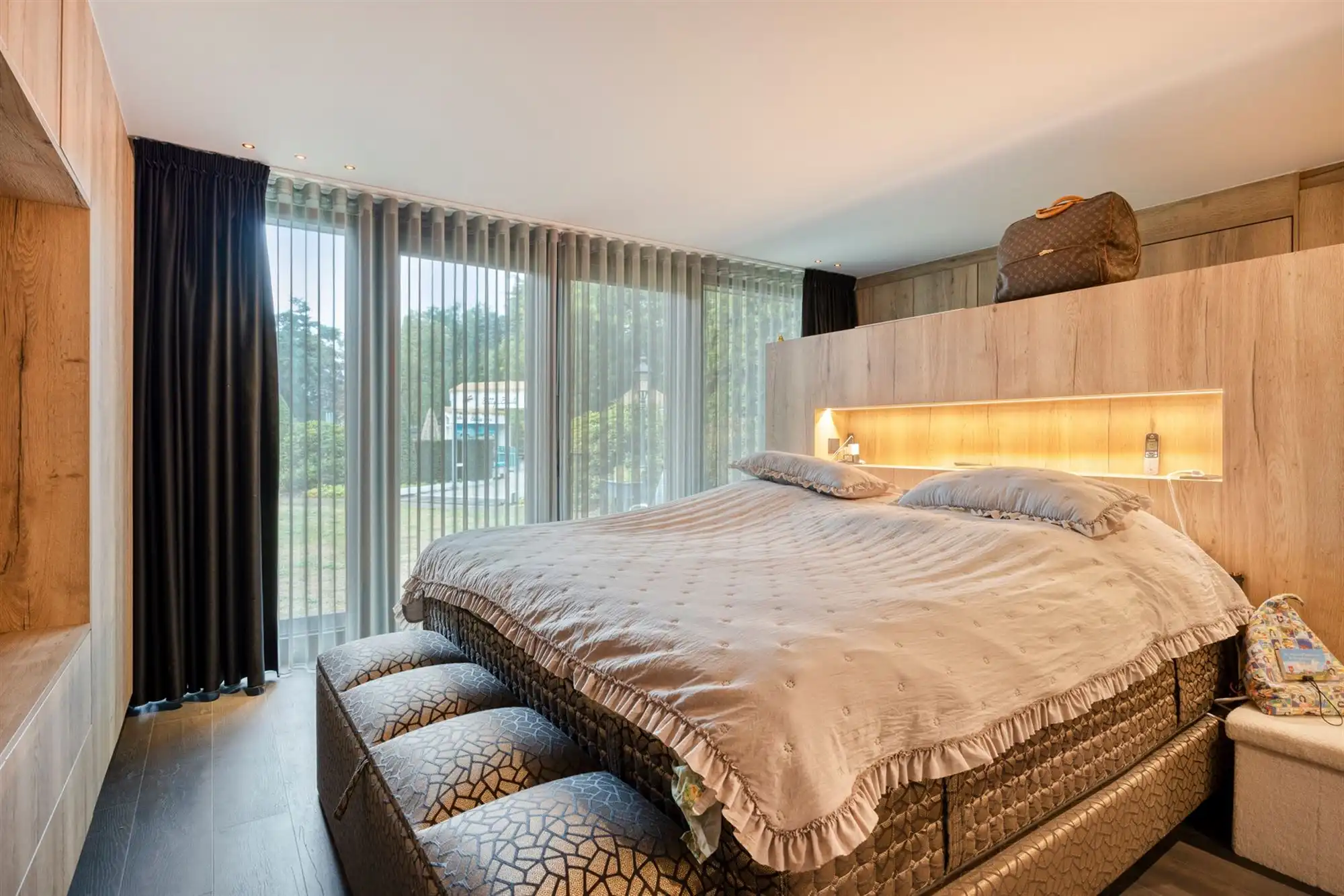 Knappe duo-villa op 8.843 m² in villawijk aan NL-grens. foto 30