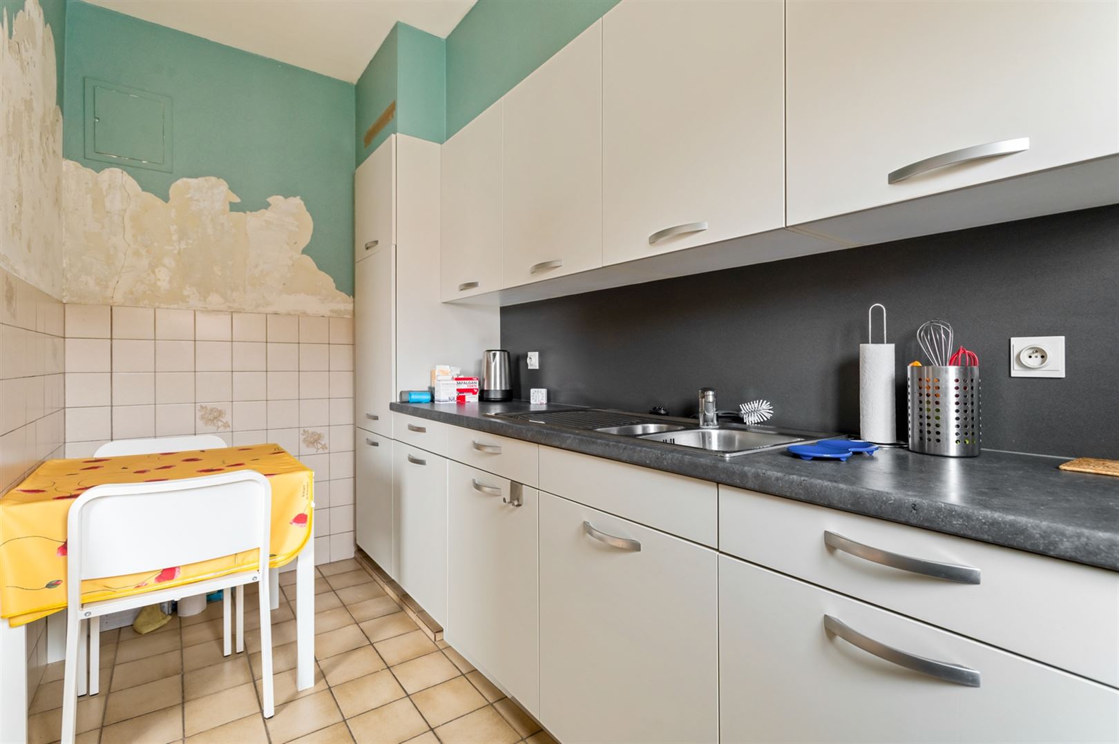 Te renoveren appartement met 2 slaapkamers en garagebox foto 7