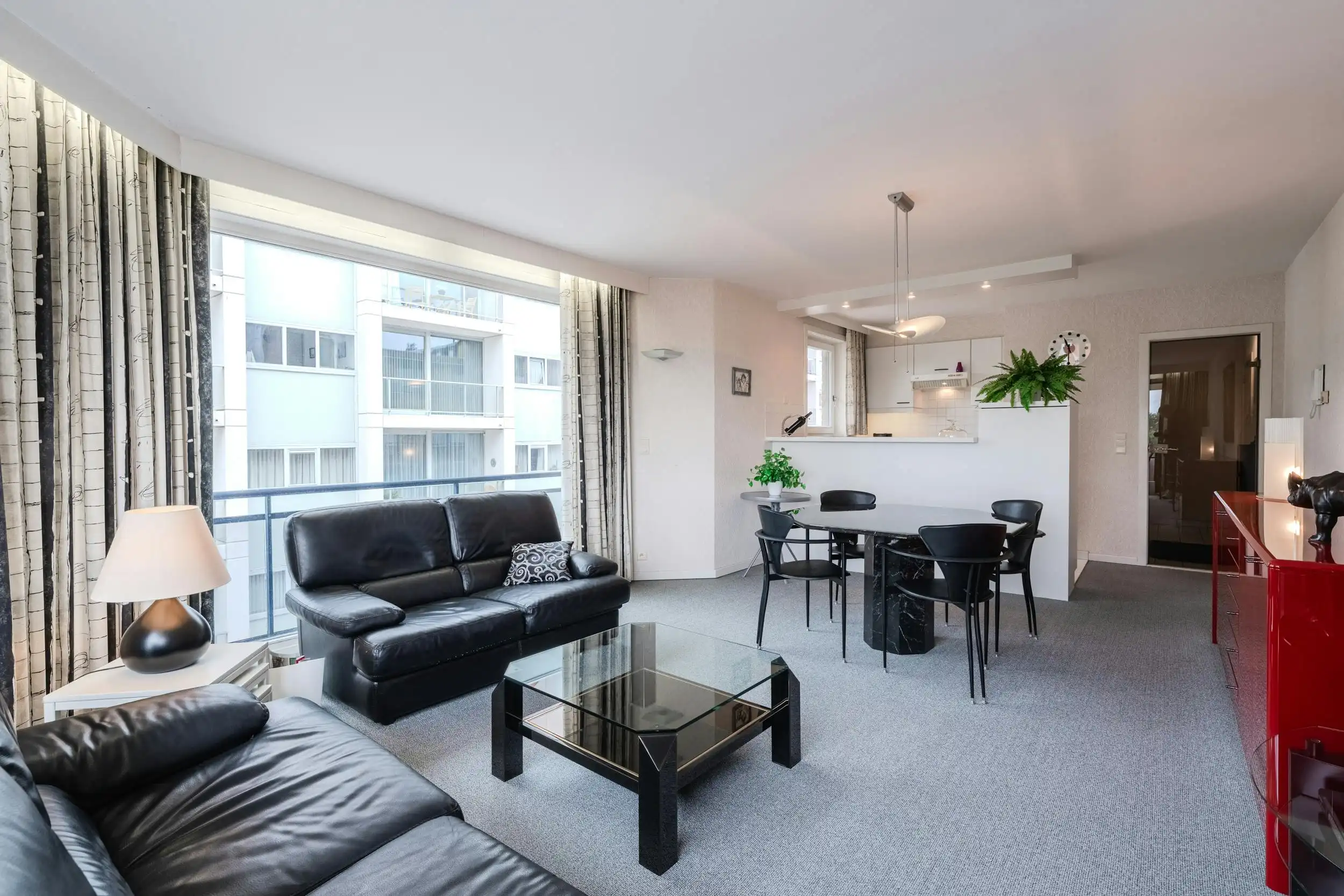 Lichtrijk hoekappartement met één slaapkamer en open zicht. foto 14