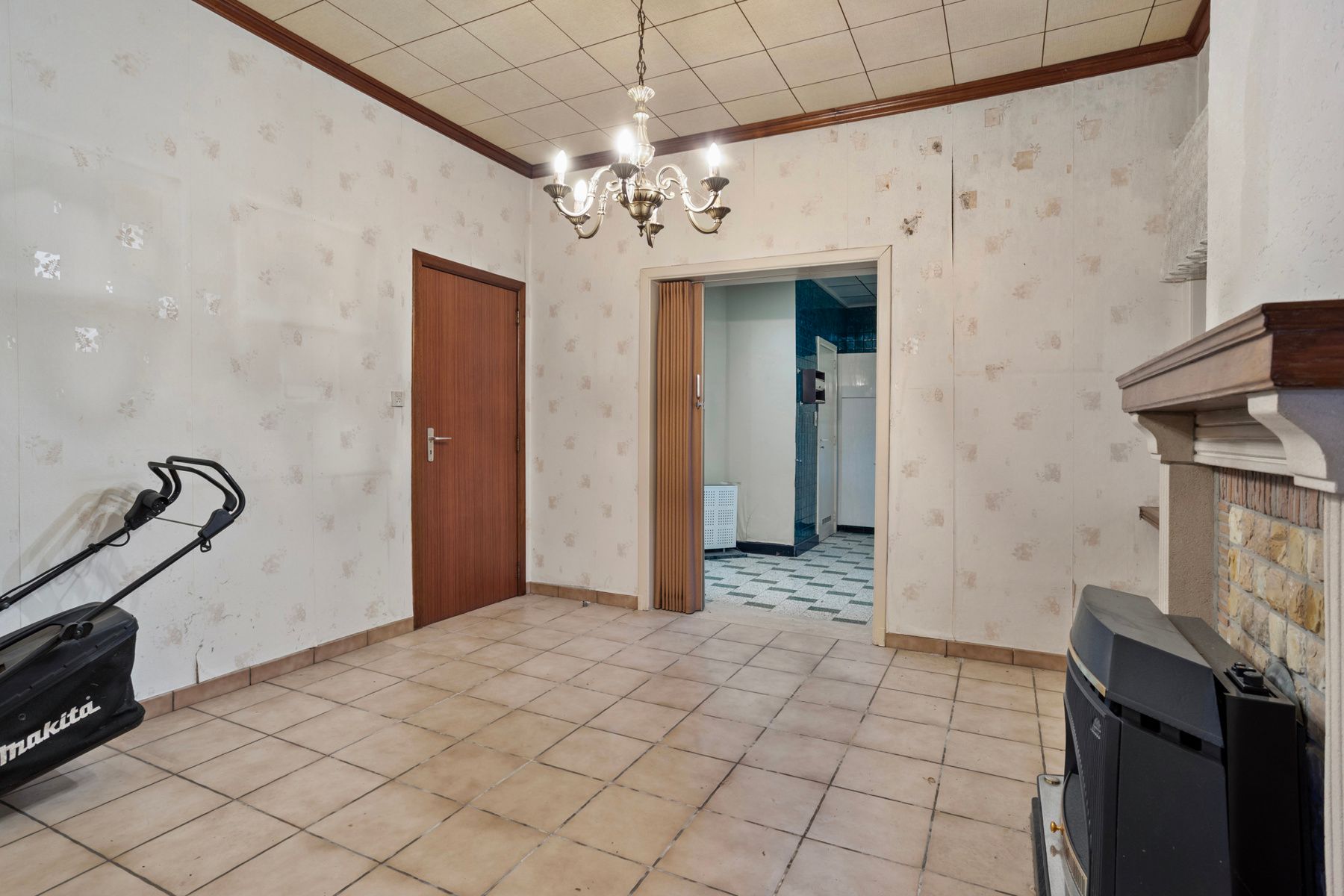 Te renoveren woning met 3 slaapkamers en tuin! foto 6
