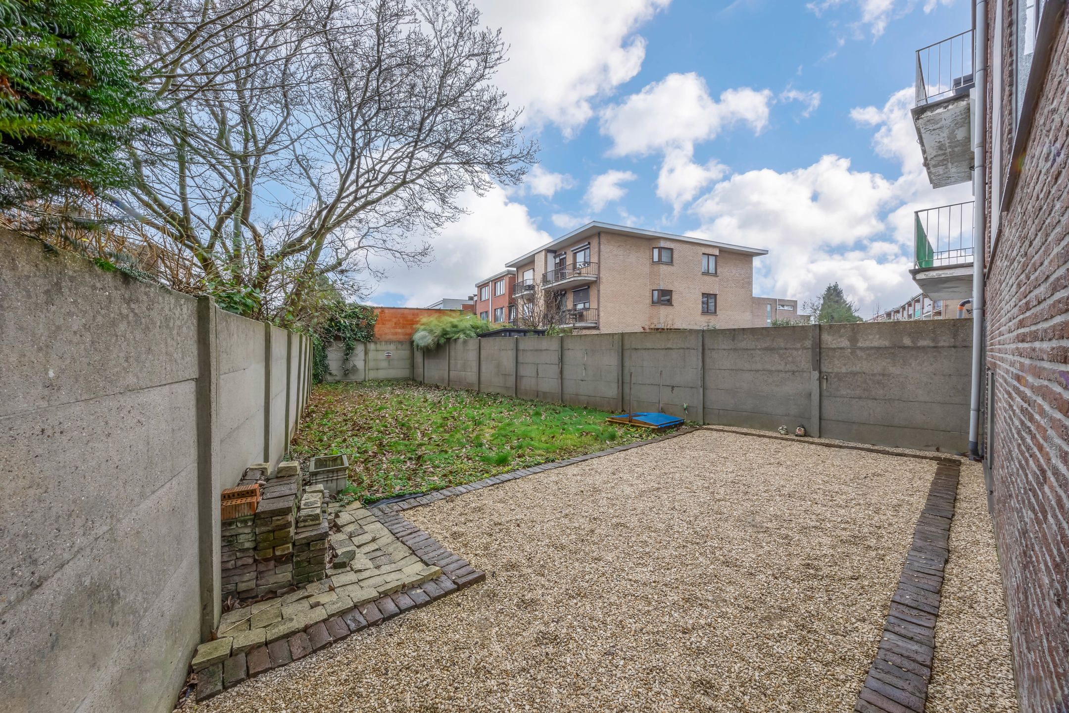 Centraal gelegen seventieswoning met praktijkruimte foto 23