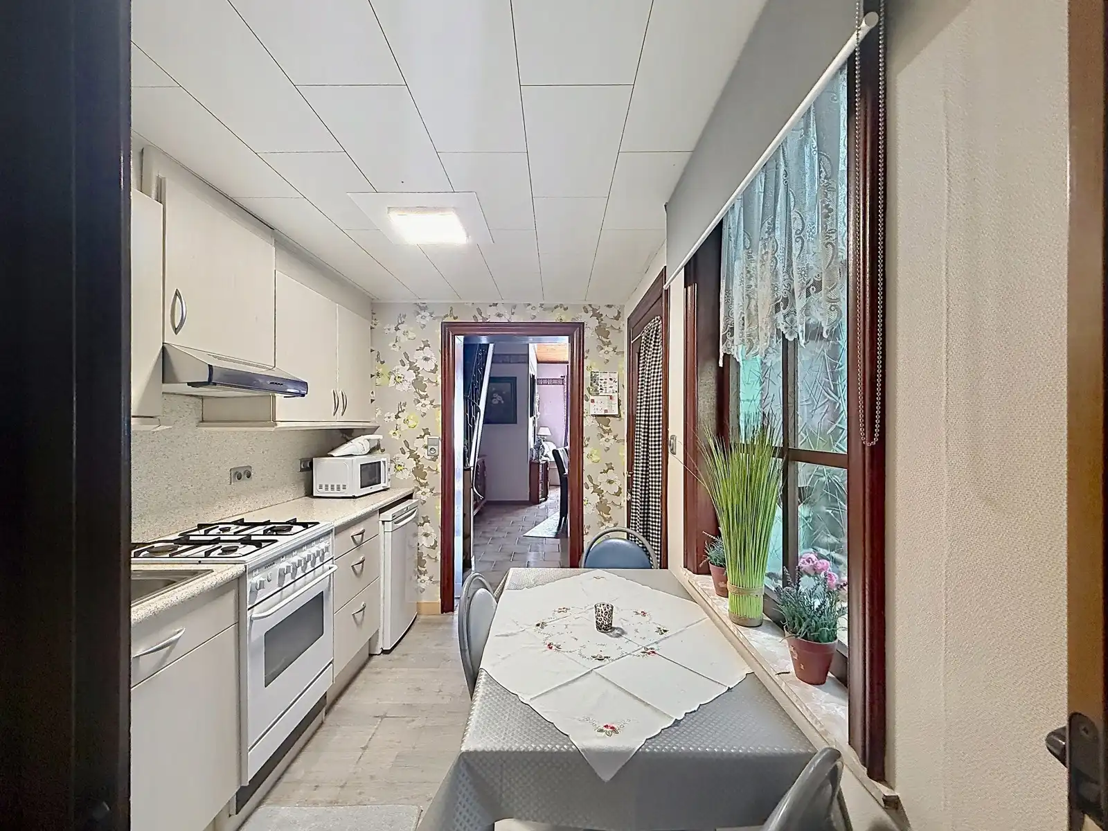 Gezellige stadswoning met 2 SLPK én zonnige tuin! foto 8