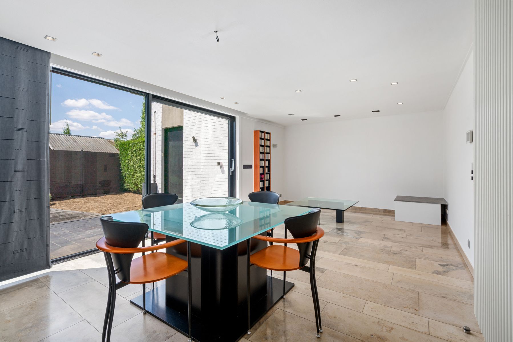 Instapklare halfopen bebouwing met drie slaapkamers! foto 3