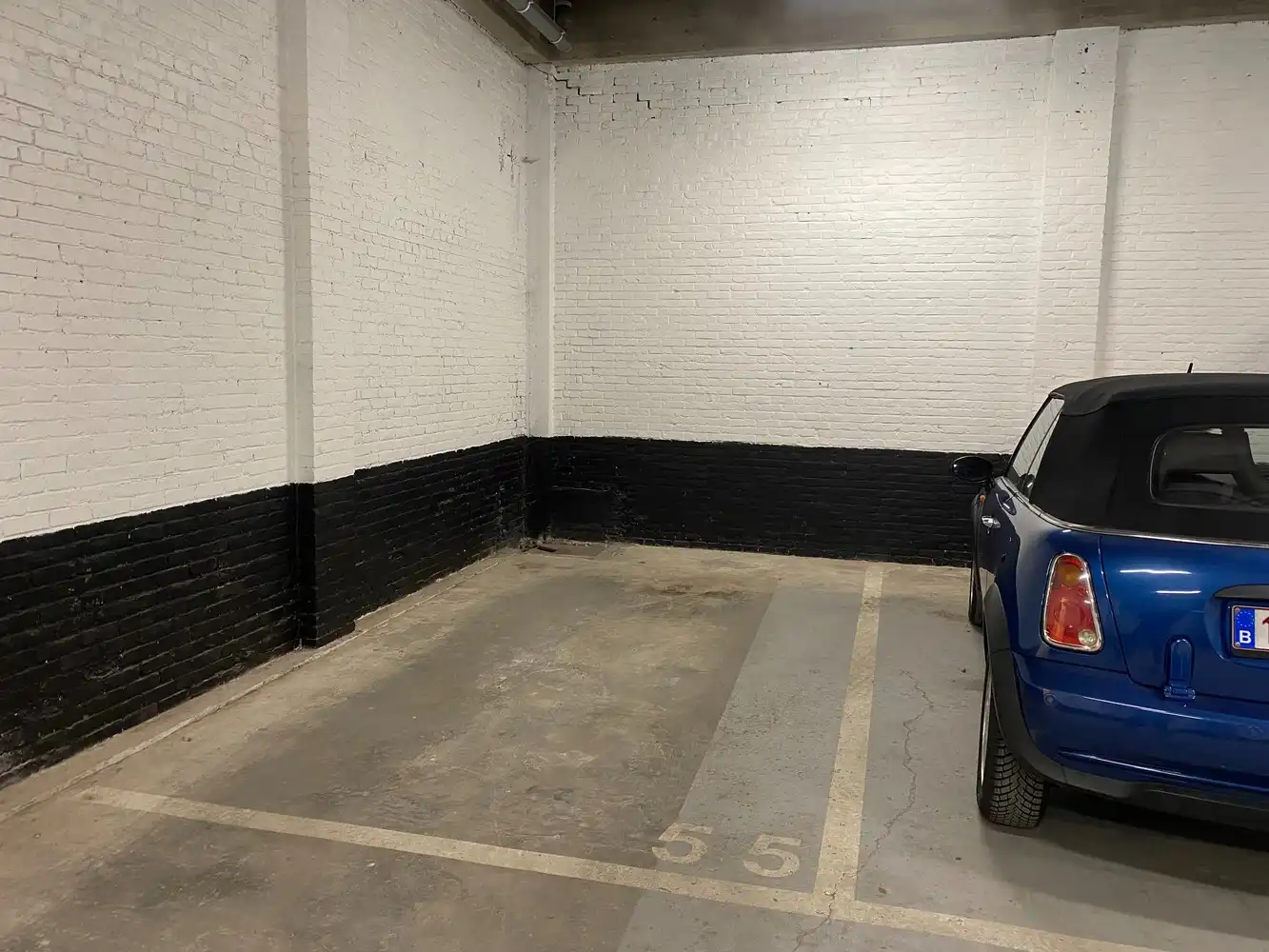 Autostaanplaats te koop op een toplocatie in centrum Lier foto {{pictureIndex}}